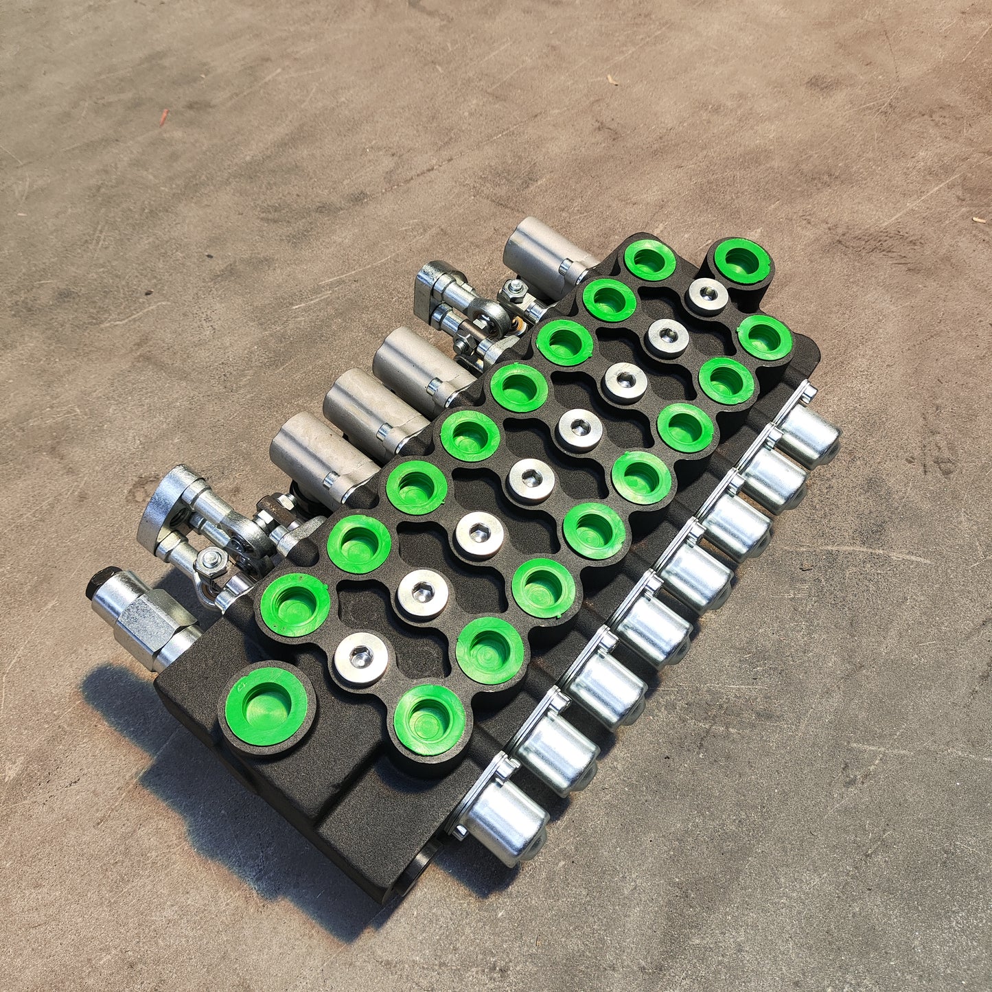 Hydraulic valve for TYPHON 1-Ton excavator