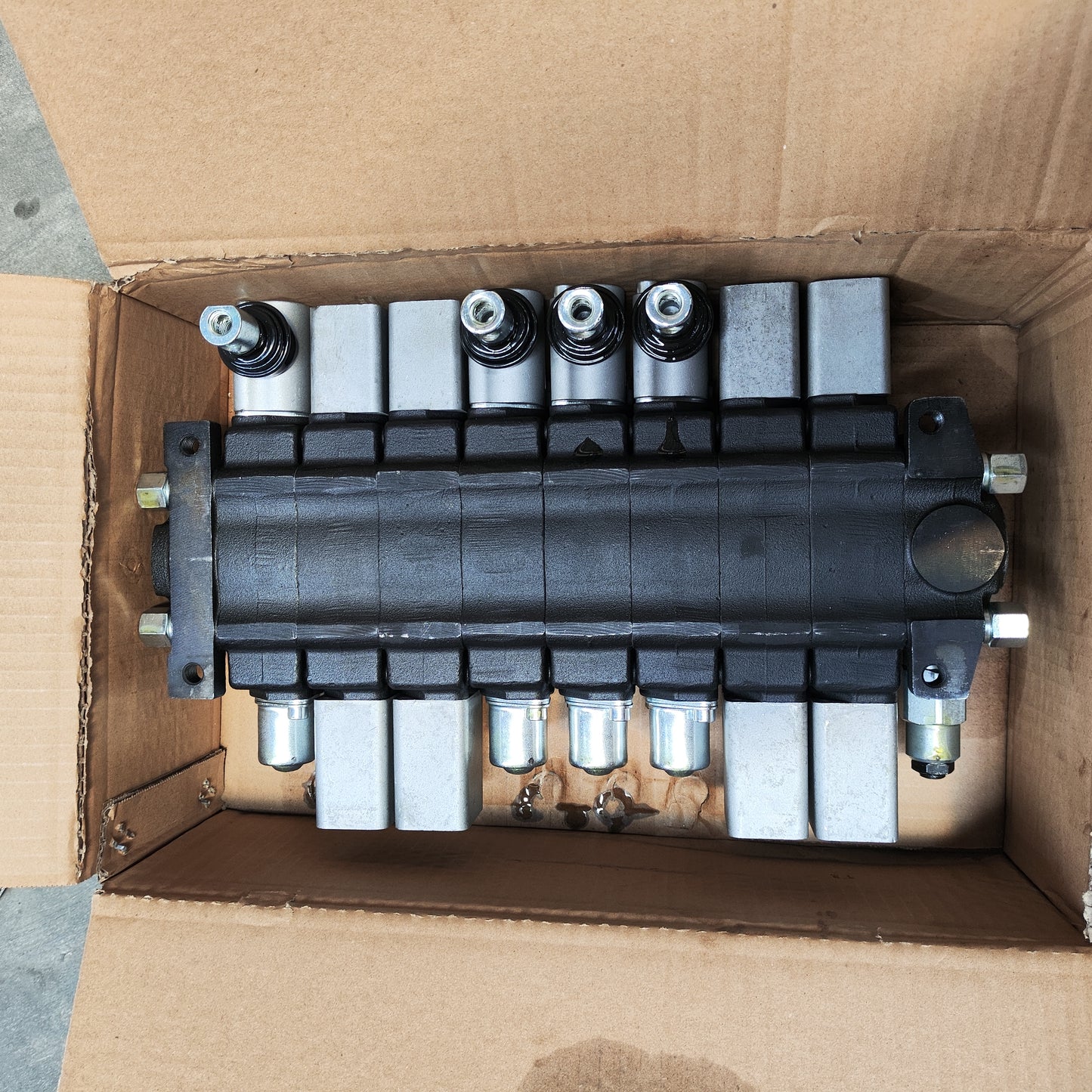 Hydraulic valve for TYPHON 1.8-Ton to 2-Ton excavators