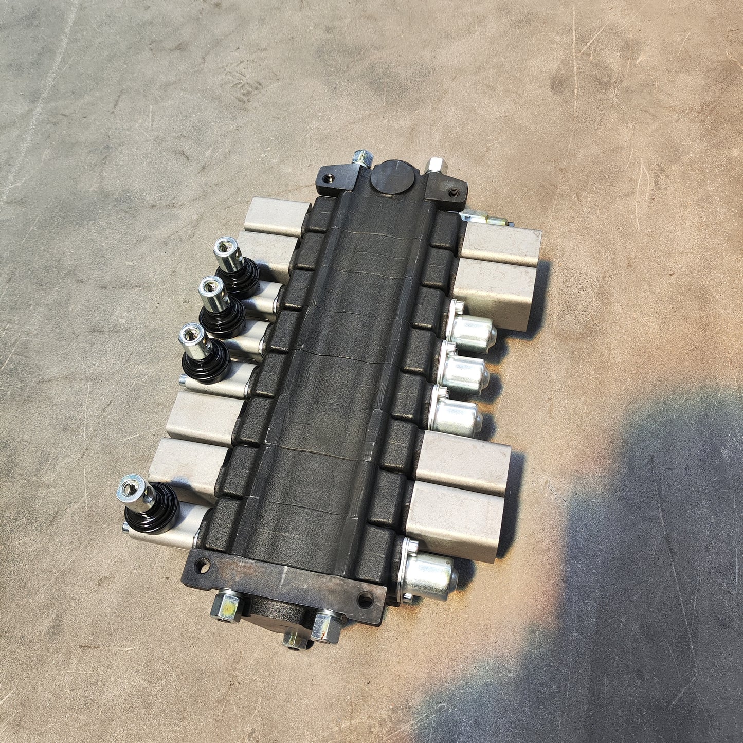 Hydraulic valve for TYPHON 1.8-Ton to 2-Ton excavators