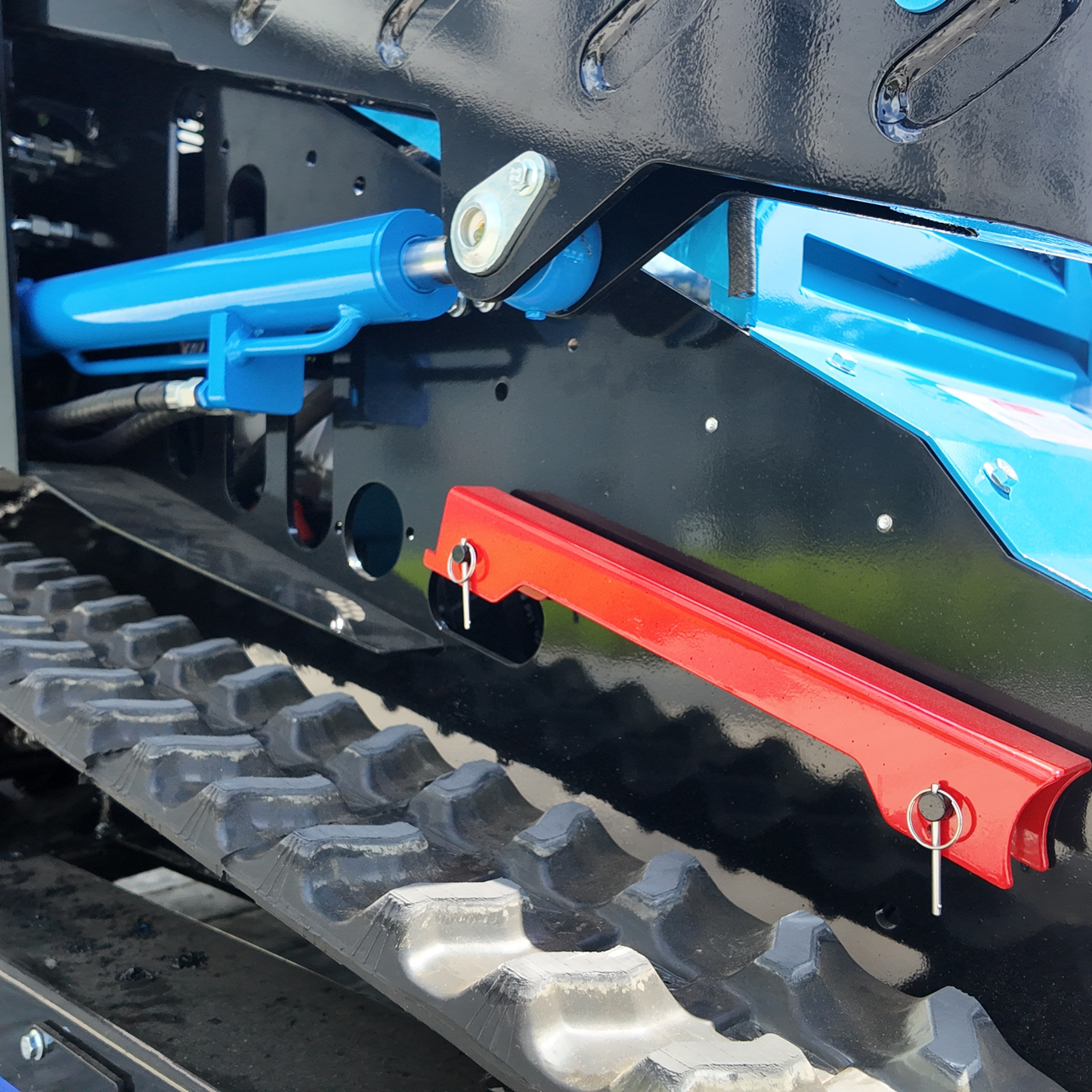 Typhon Stomp V900 25HP Kubota Diesel Mini Track Loader Stand-On Skid Steer EPA/EU Stage V