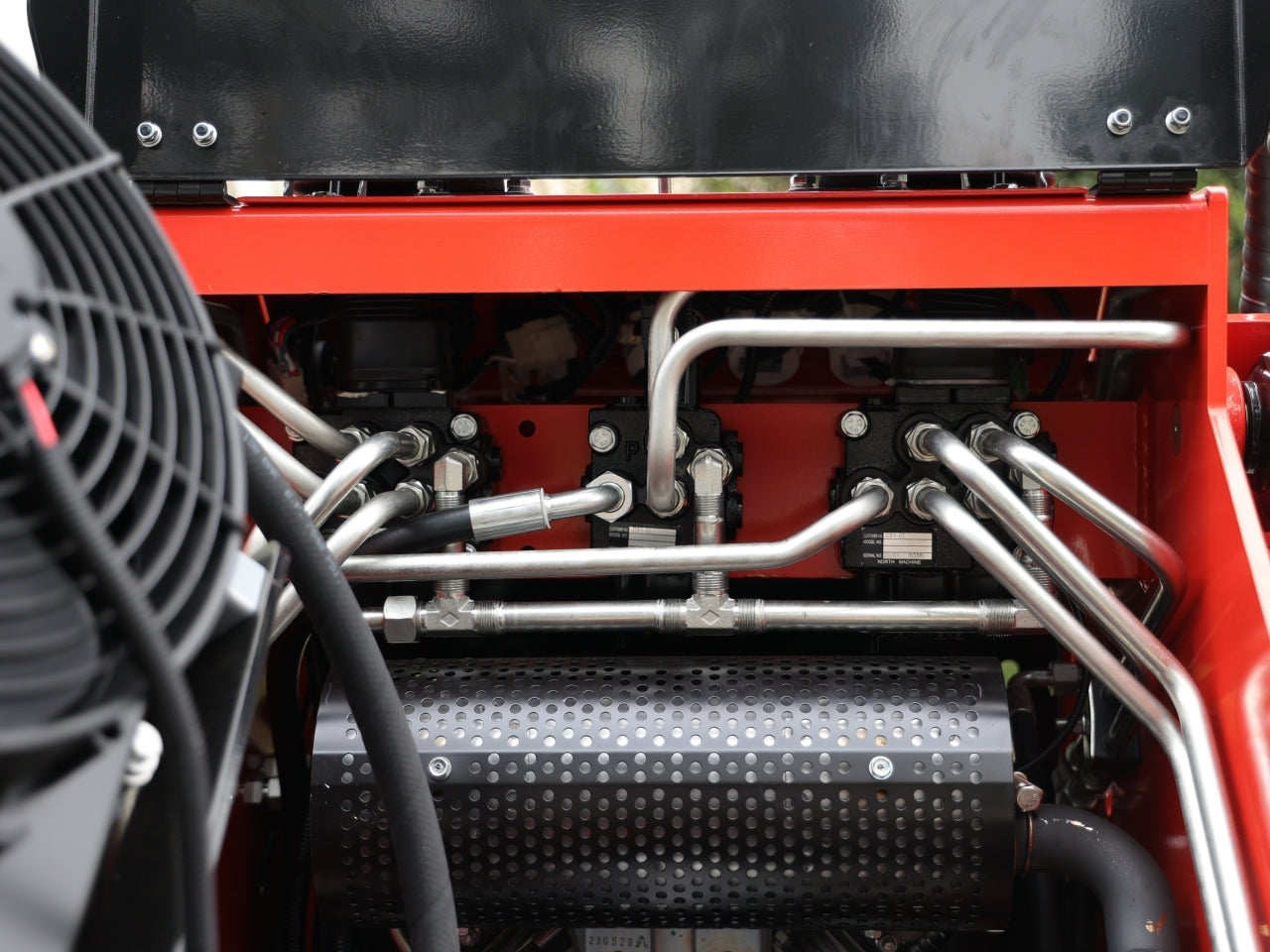 New TYPHON STOMP 1,800lbs Mini Skid Steer 21HP Honda Engine - New Excavator For Sale