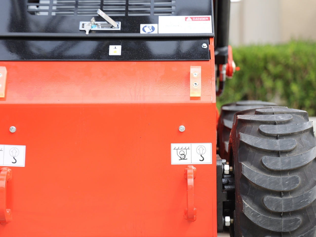 TYPHON STOMP 1,800lbs Mini Skid Steer 21 HP Wheel Honda GX630 - New Excavator For Sale