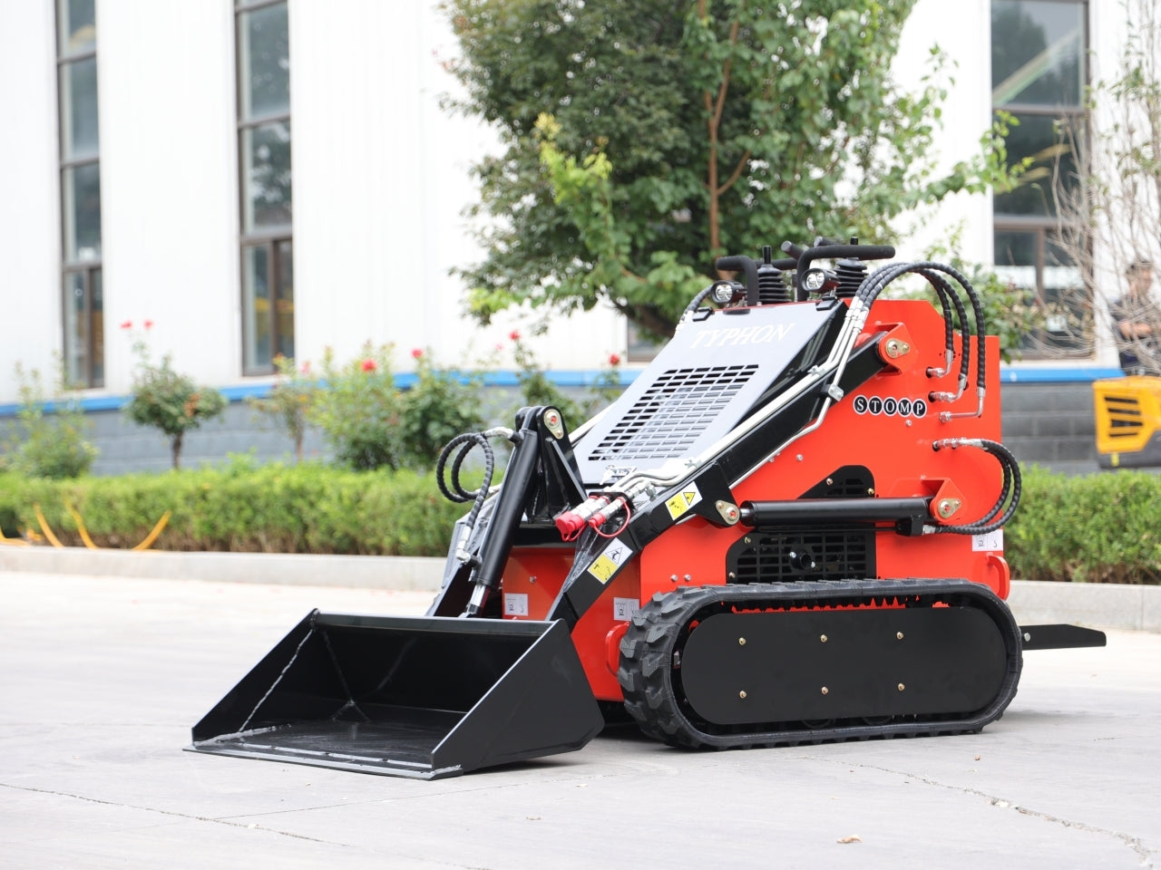 New TYPHON STOMP 1,800lbs Mini Skid Steer 21HP Honda Engine - New Excavator For Sale