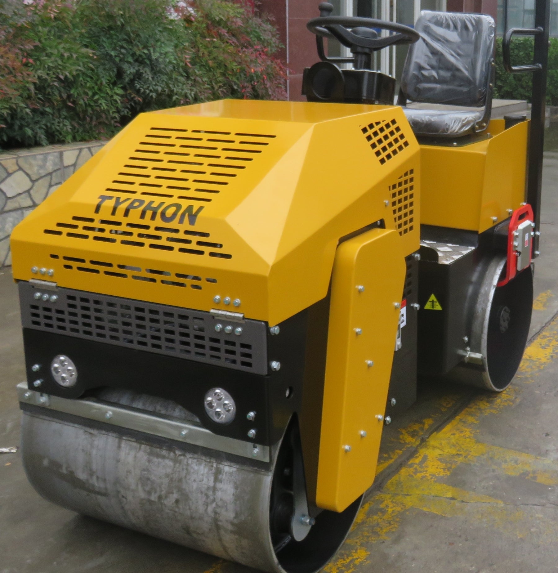 TYPHON FURY 1 Ton Vibratory Compactor Asphalt Roller - New Excavator For Sale