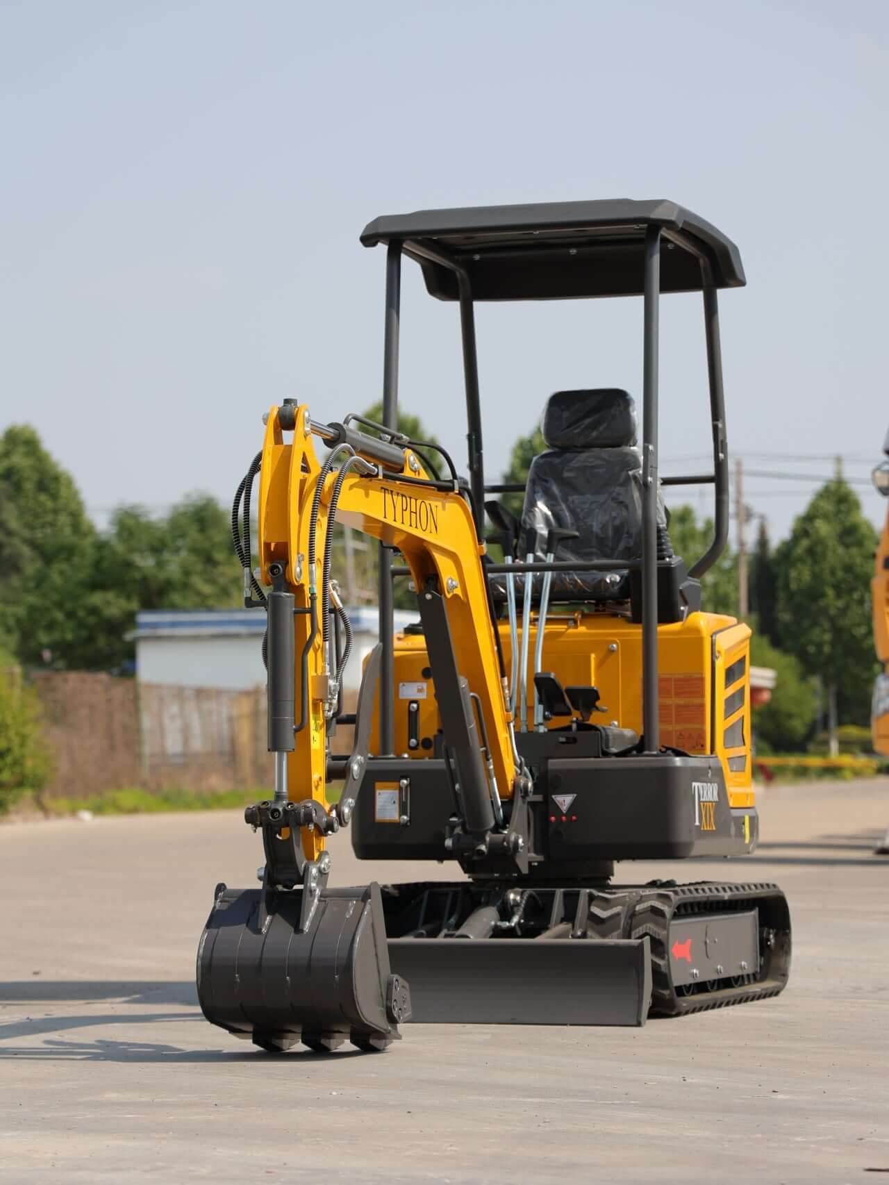 TYPHON TERROR XIX STORM Mini Excavator – 1.8 Ton Trench Digger