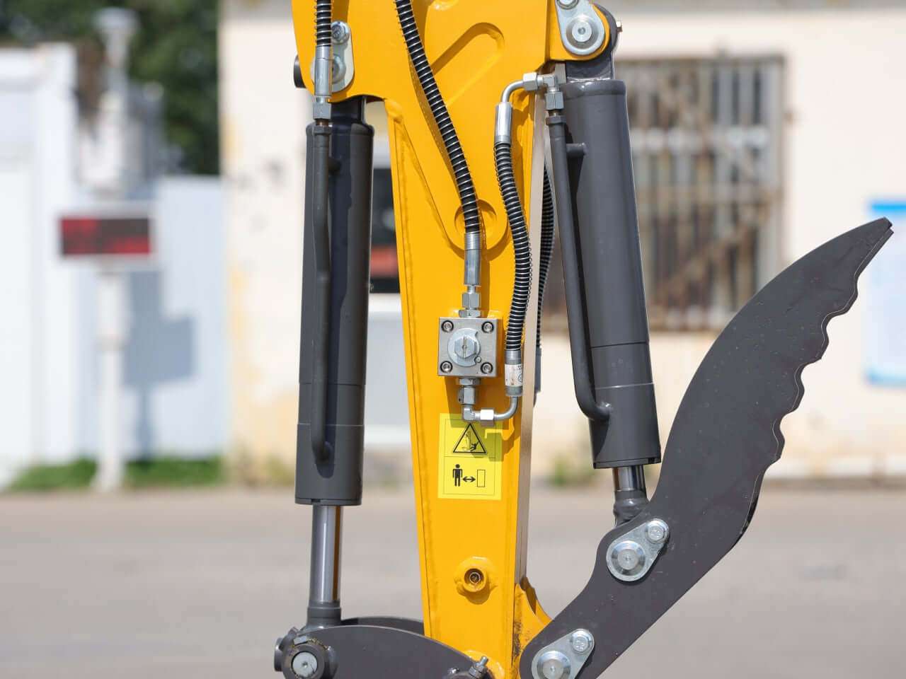 TYPHON TERROR XIX STORM Mini Excavator – 1.8 Ton Trench Digger
