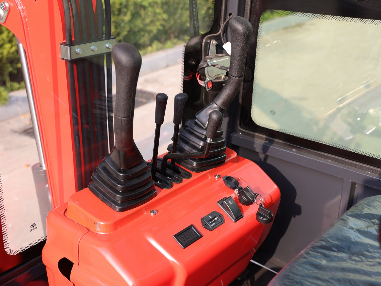 TYPHON TERROR ONE Mini Excavator – 1.1 Ton Trench Digger