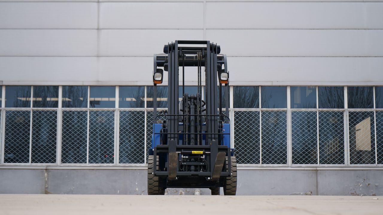 TYPHON VIGOR 1.5 Blue Electric Forklift 1.5 Ton Lifter