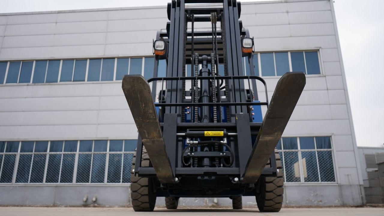 TYPHON VIGOR 1.5 Blue Electric Forklift 1.5 Ton Lifter