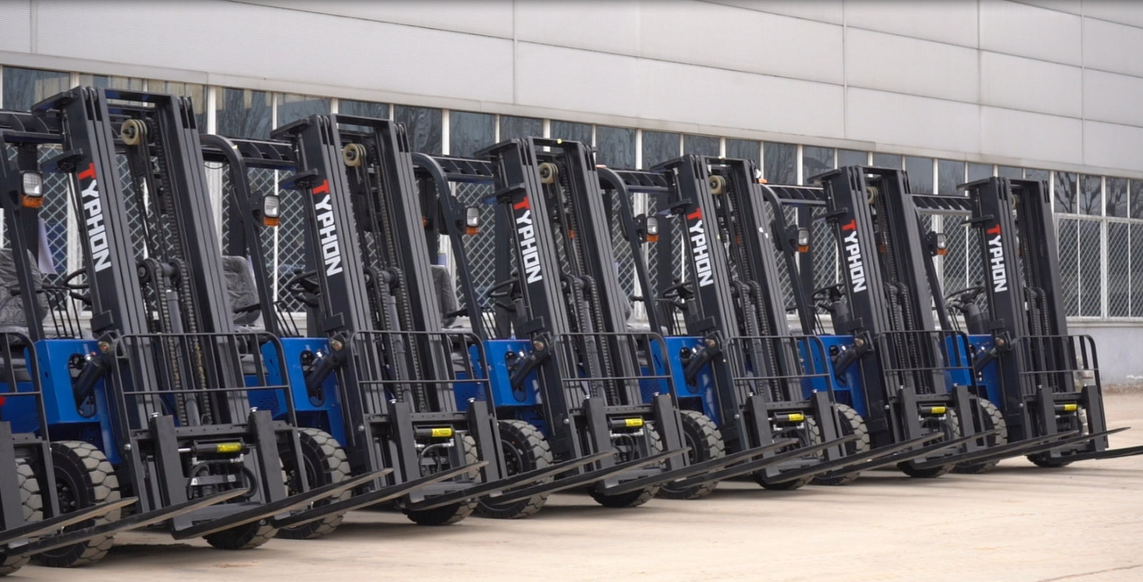 TYPHON VIGOR 1.5 Blue Electric Forklift 1.5 Ton Lifter