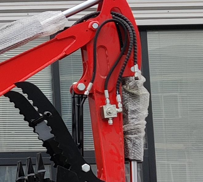 4,000 lb TYPHON TERROR XX Mini Excavator