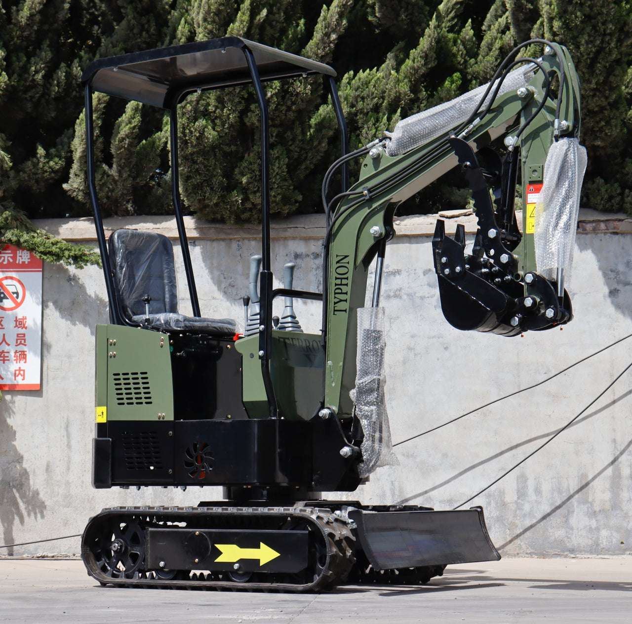 TYPHON TERROR X STORM Mini Excavator – 1 Ton Trench Digger with Canopy, Hydraulic Thumb Clip, Bucket USA