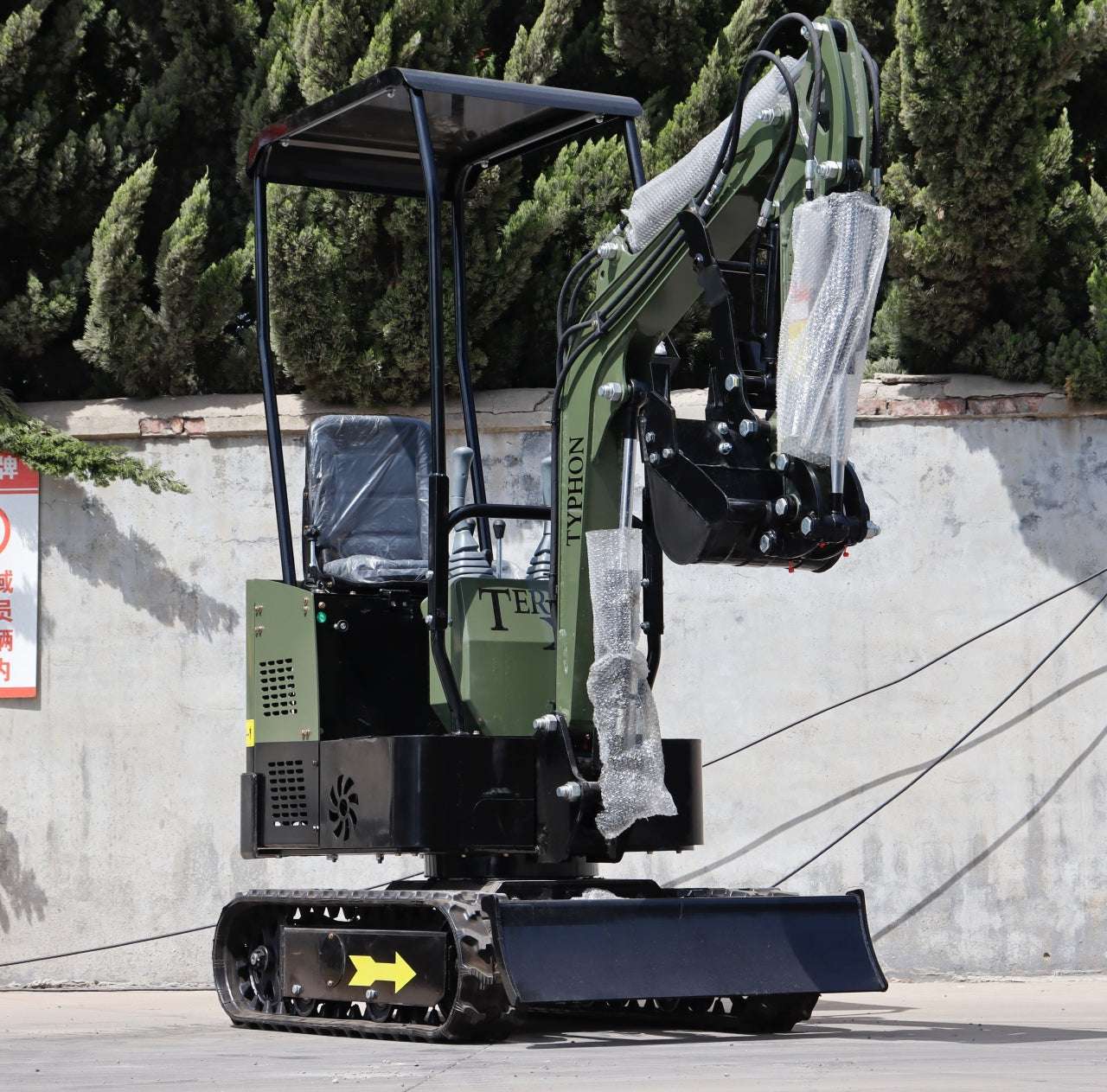 TYPHON TERROR X STORM Mini Excavator – 1 Ton Trench Digger with Canopy, Hydraulic Thumb Clip, Bucket USA