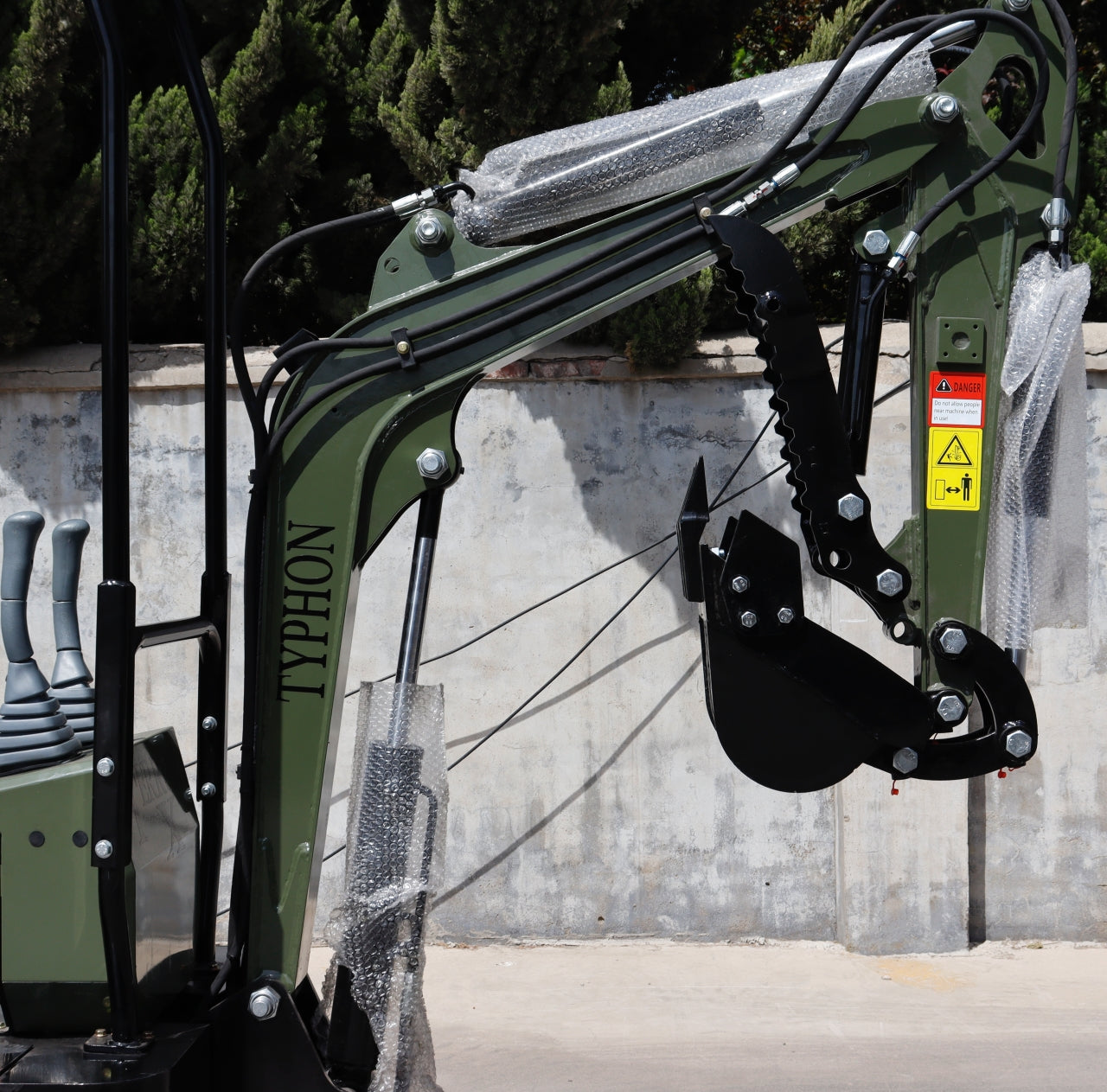 TYPHON TERROR X STORM Mini Excavator – 1 Ton Trench Digger with Canopy, Hydraulic Thumb Clip, Bucket USA
