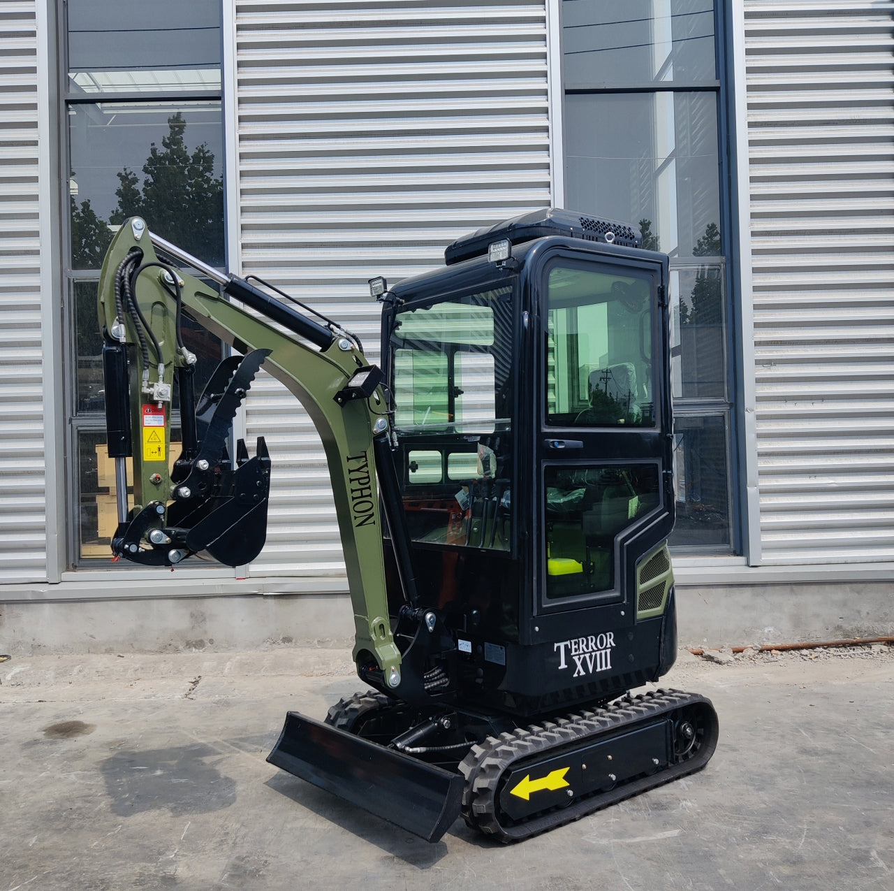TYPHON TERROR XVIII Prestige 2 Ton Mini Excavator KUBOTA Diesel Engine USA