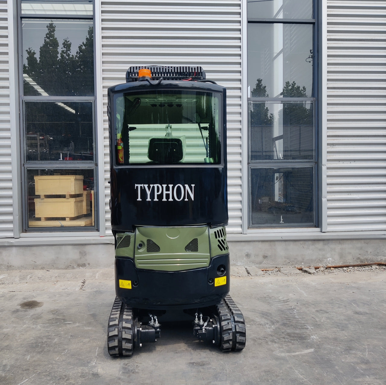 TYPHON TERROR XVIII Prestige 2 Ton Mini Excavator KUBOTA Diesel Engine USA