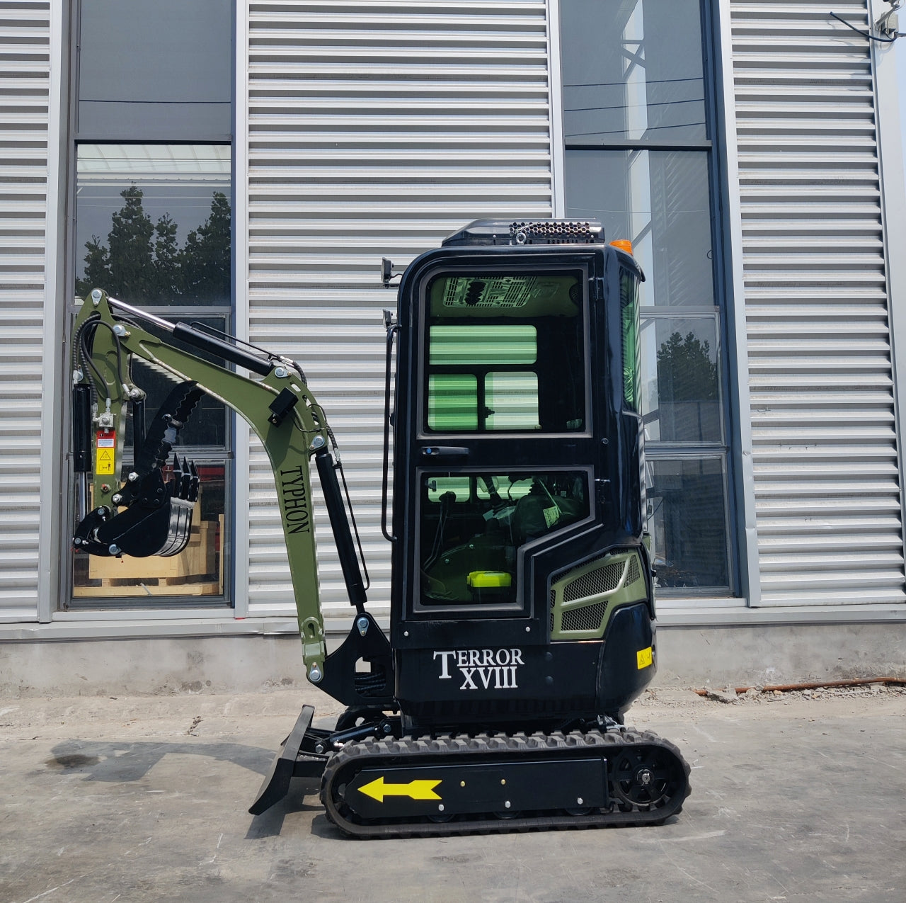 TYPHON TERROR XVIII Prestige 2 Ton Mini Excavator KUBOTA Diesel Engine USA