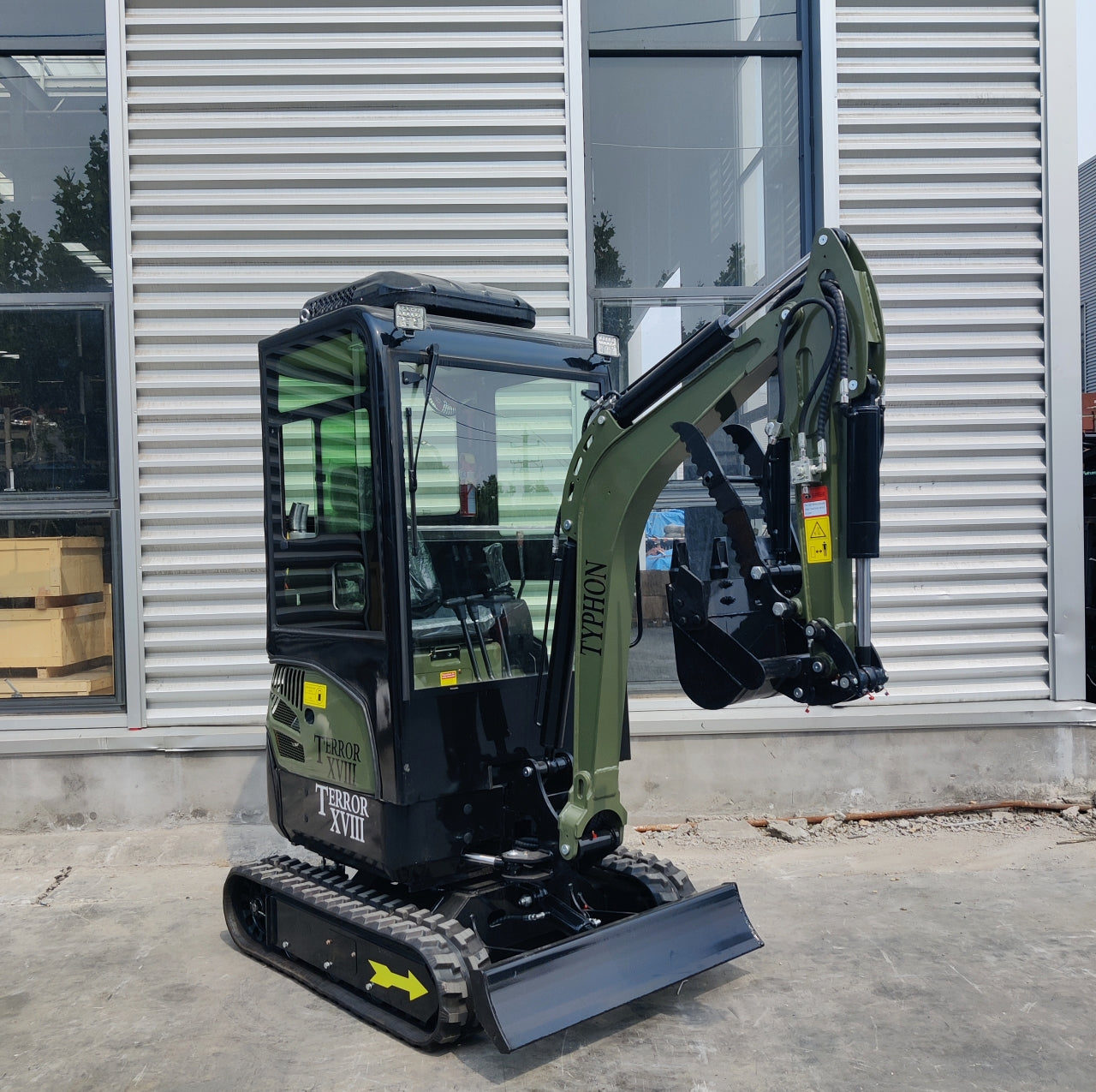 TYPHON TERROR XVIII Prestige 2 Ton Mini Excavator KUBOTA Diesel Engine USA