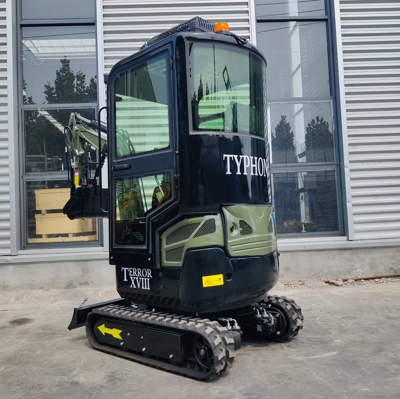 TYPHON TERROR XVIII Prestige 2 Ton Mini Excavator KUBOTA Diesel Engine USA