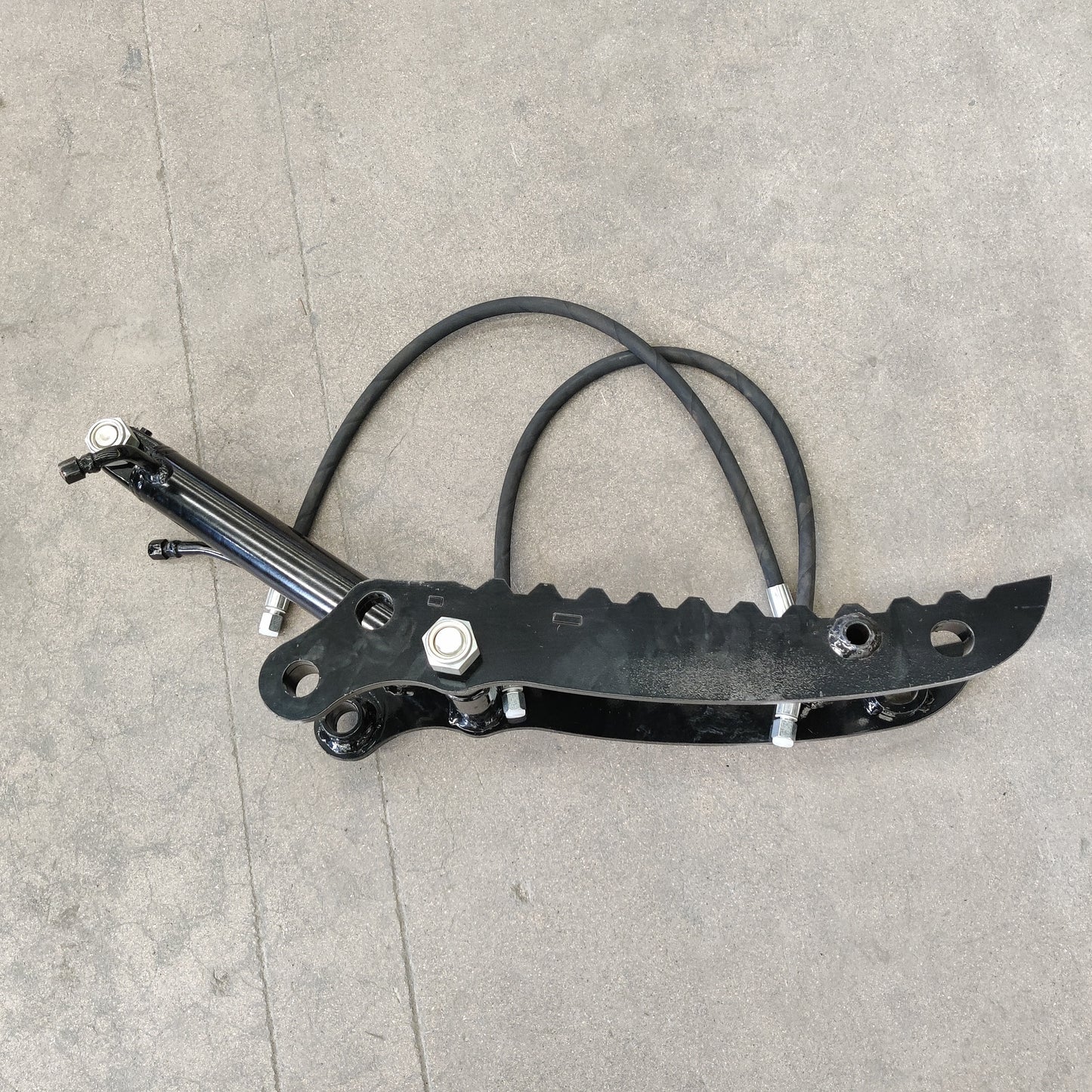 Budget Style Hydraulic Thumb Clip: Attachment for Mini Excavators Digger Track Crawler