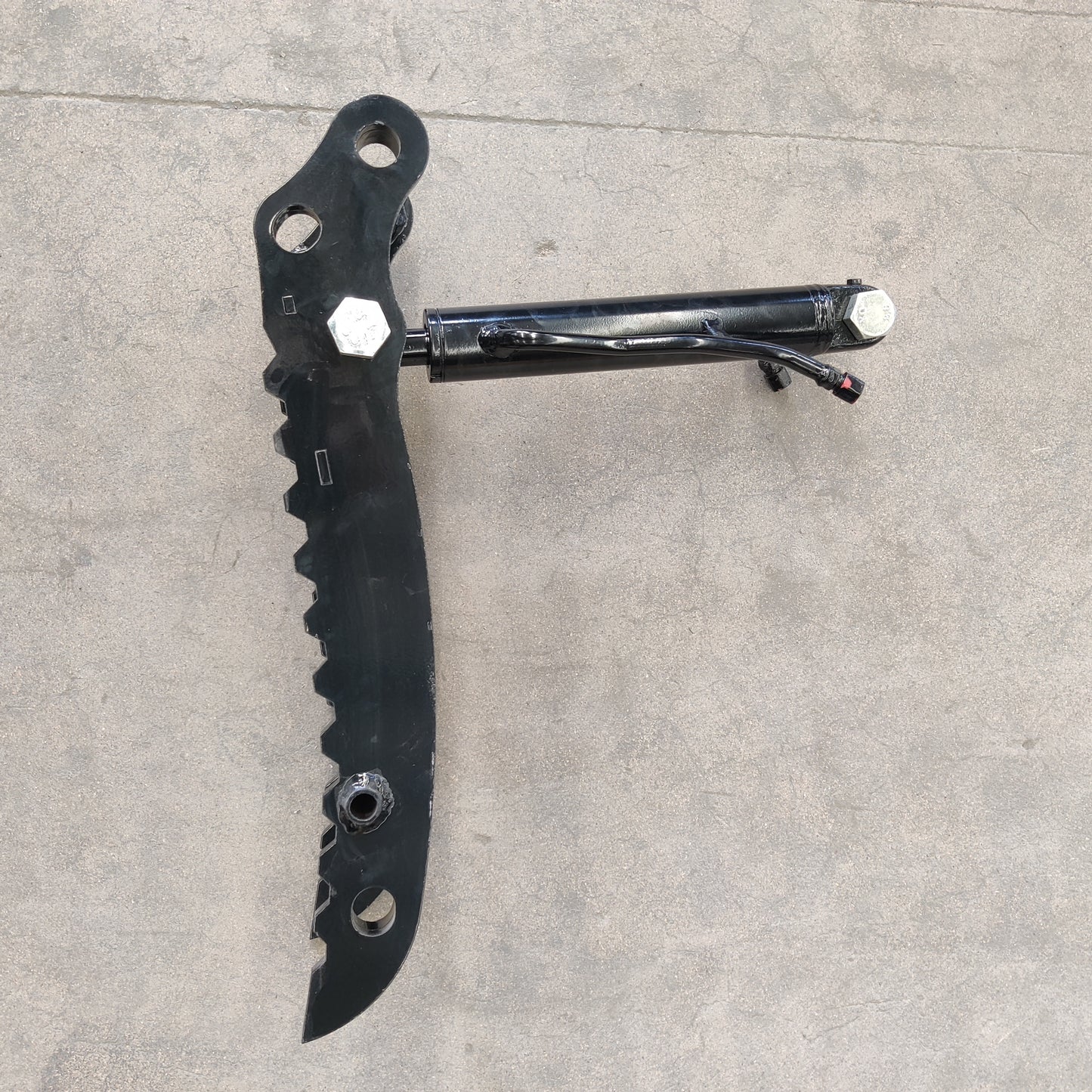 Budget Style Hydraulic Thumb Clip: Attachment for Mini Excavators Digger Track Crawler