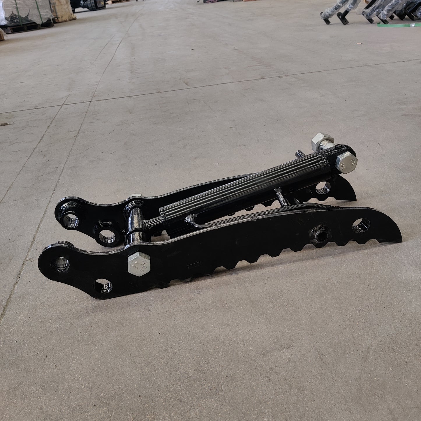 Budget Style Hydraulic Thumb Clip: Attachment for Mini Excavators Digger Track Crawler