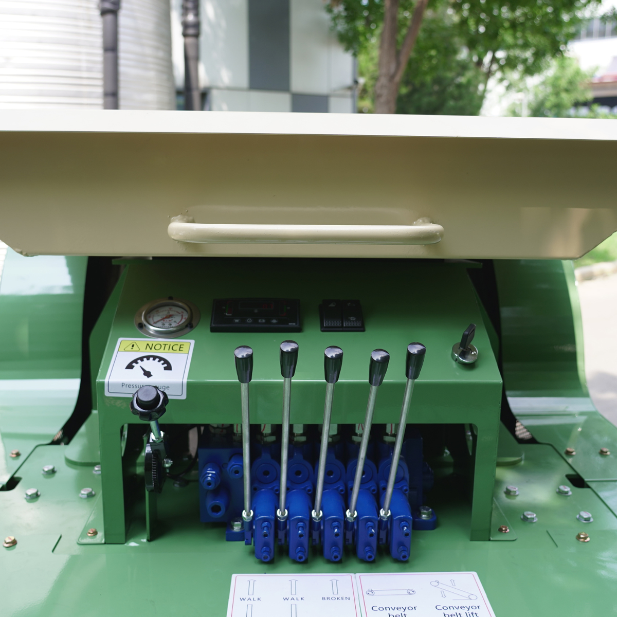 TYPHON STONEKRUSHER K3 Compact Tracked Jaw Crusher – 24.8HP Kubota Diesel  KONSTRUCTZ Series
