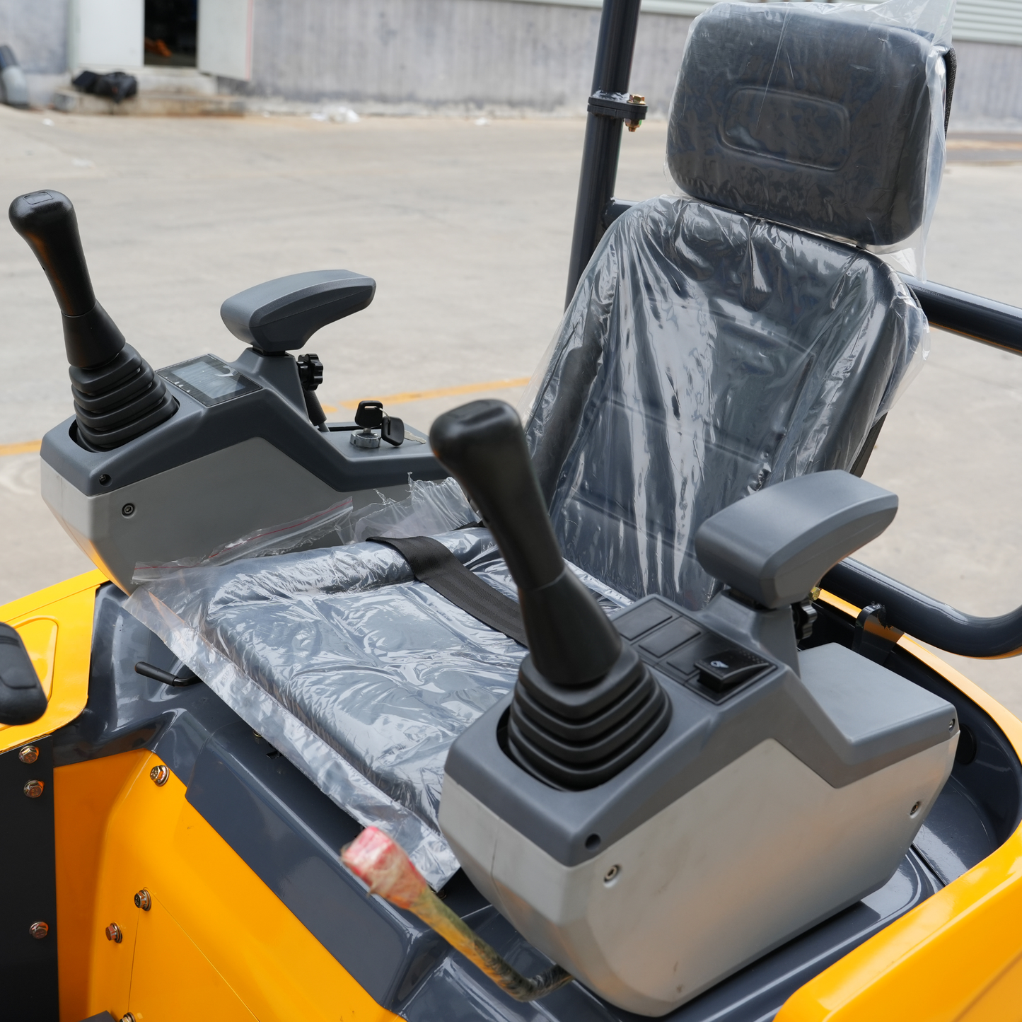 TYPHON TERROR XVII PRO Prestige Edition 4000 lb Mini Excavator Kubota D902 Diesel Engine Boom Swing Retractable Tracks  AC & Heater Hydraulic Thumb