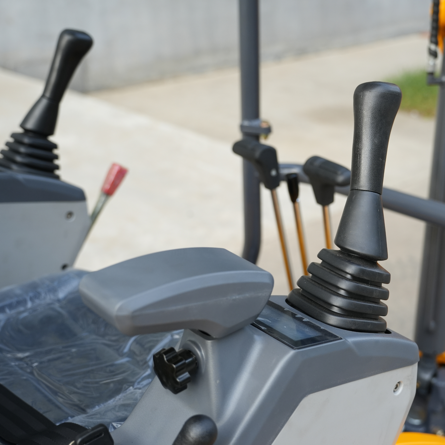 TYPHON TERROR XVII PRO Prestige Edition 4000 lb Mini Excavator Kubota D902 Diesel Engine Boom Swing Retractable Tracks  AC & Heater Hydraulic Thumb