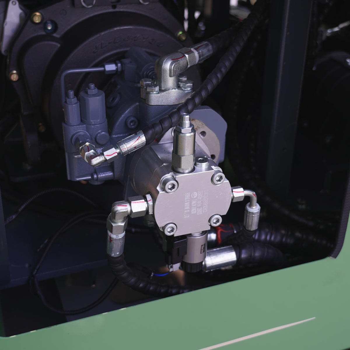 TYPHON STONEKRUSHER K3 Compact Tracked Jaw Crusher – 24.8HP Kubota Diesel  KONSTRUCTZ Series