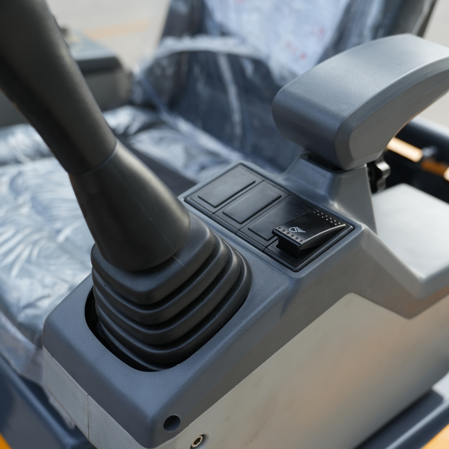 TYPHON TERROR XVII Pro Mini Excavator 14 kN Digging Force Dual Auxiliary Circuits EPA-Certified Kubota D902 Engine