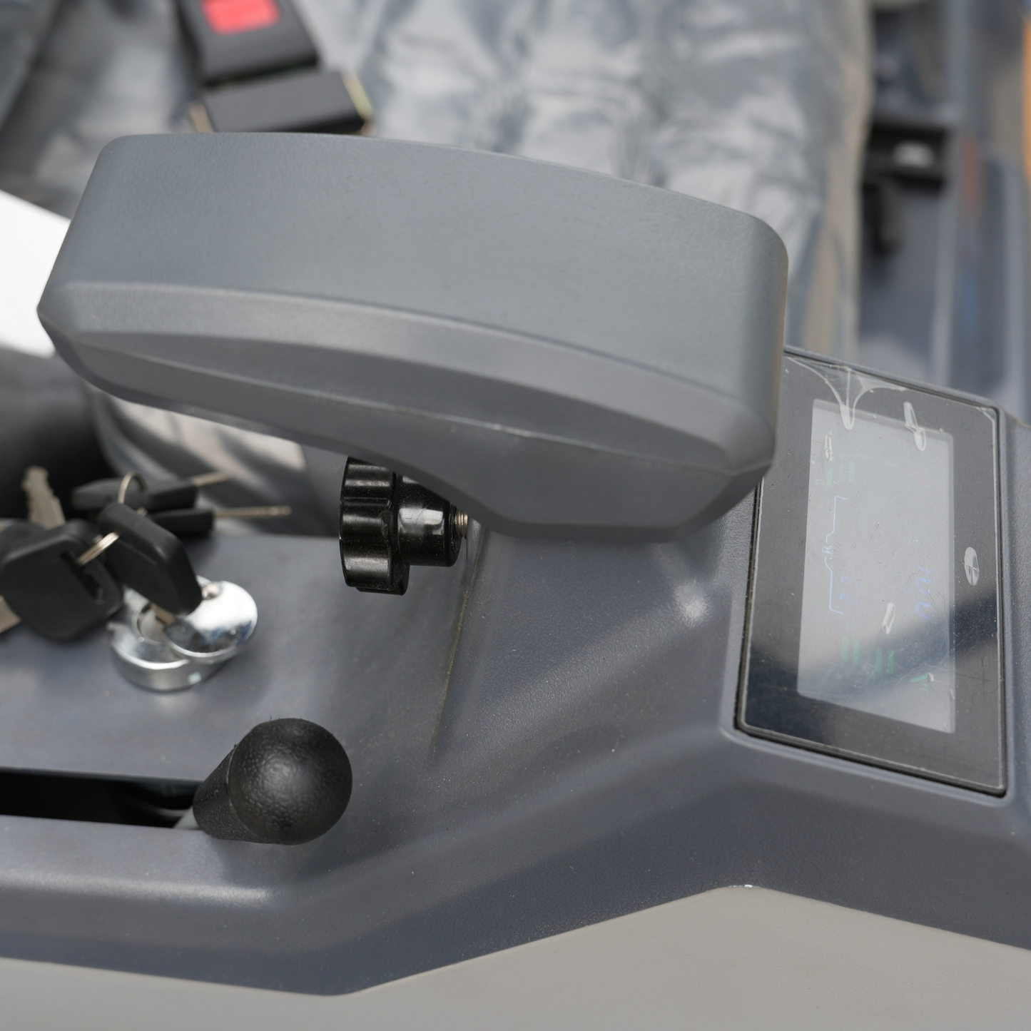 TYPHON TERROR XVII PRO 3800 lb mini excavator Hydraulic System Integrated Oil Cooler EPA-Certified Kubota D902 Engine