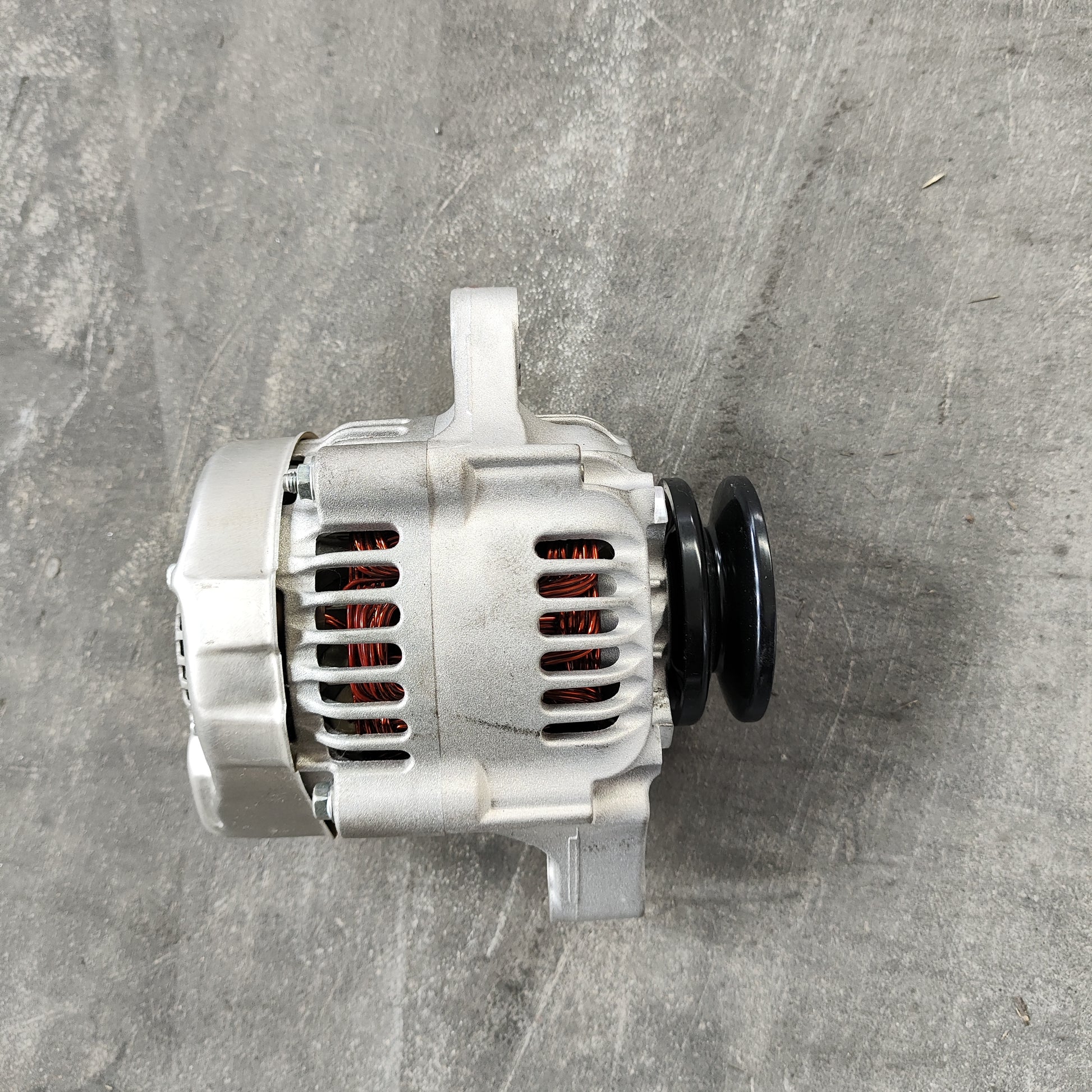 Kubota D902 Alternator 16678-64014 12V