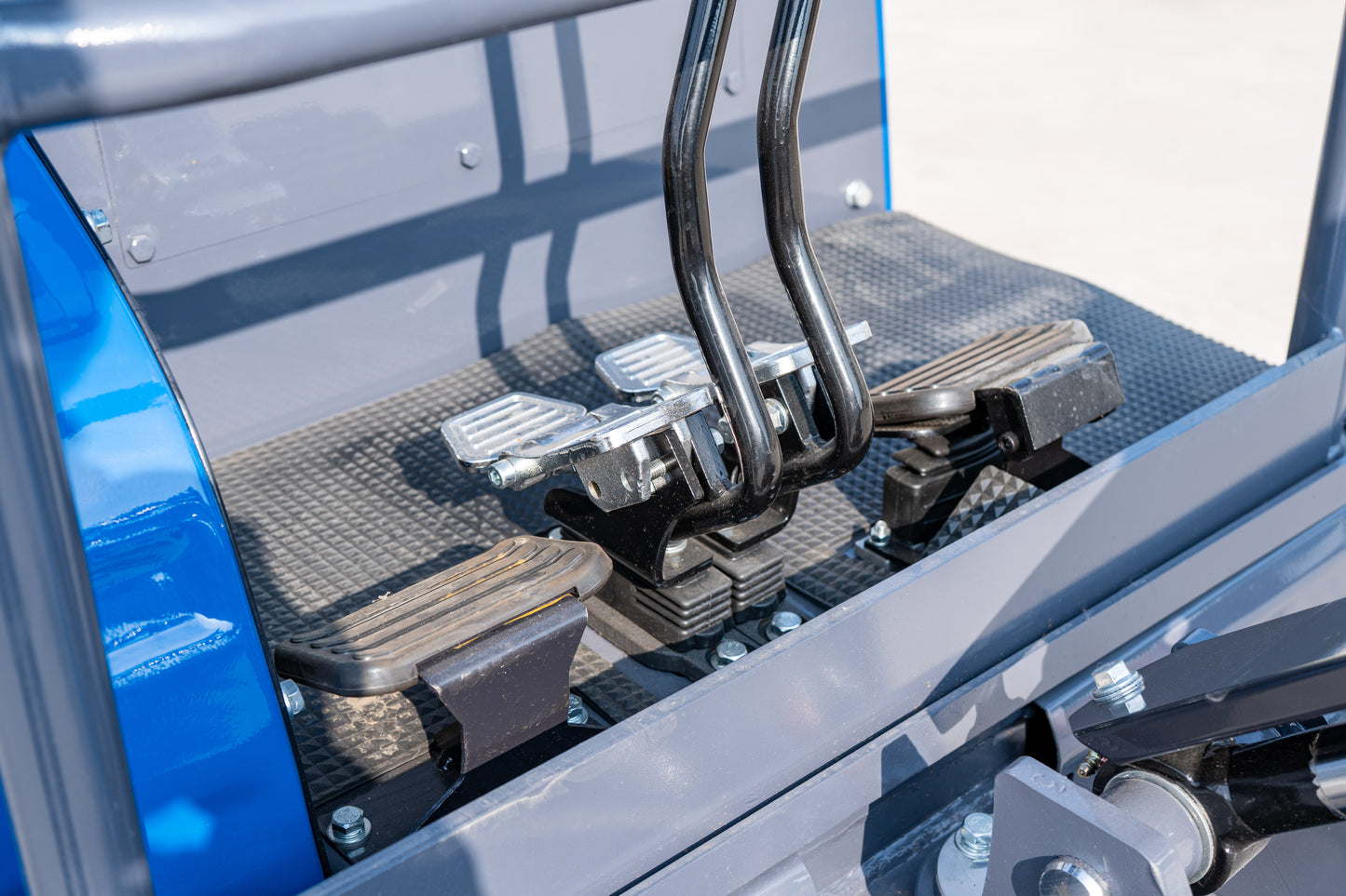 New TYPHON TERROR XIX STORM Mini Excavator 4000lbs 20.4hp Kubota D902 engine  Trench Digger with Boom Swing, Canopy, Retractable Tracks