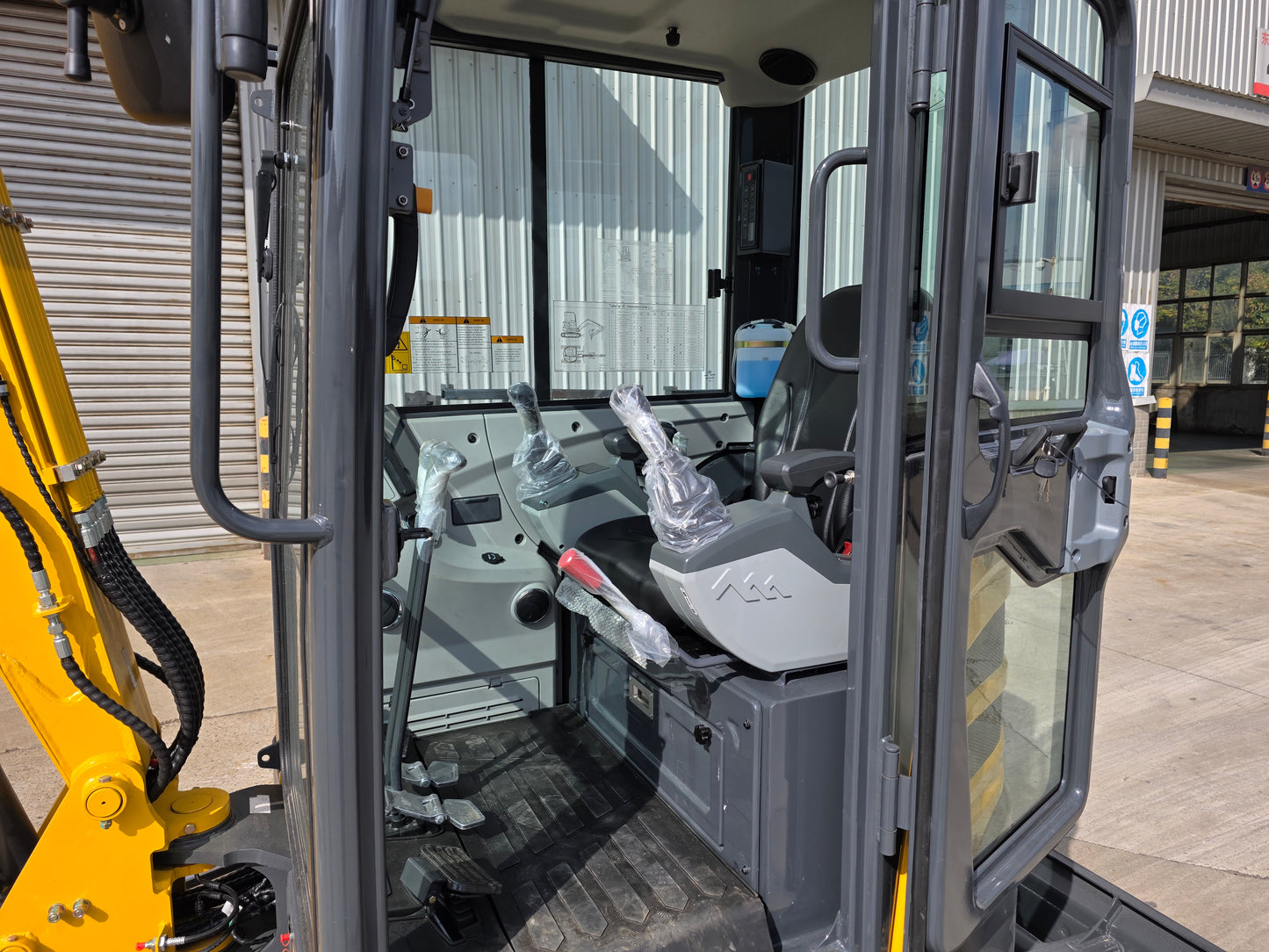 TYPHON NAGA 4.0 Mini Excavator 4-Ton Class with YANMAR 3TNV88F Engine, Zero Tail Swing, High Breakout Force, Advanced Hydraulics & Operator-Friendly Cabin