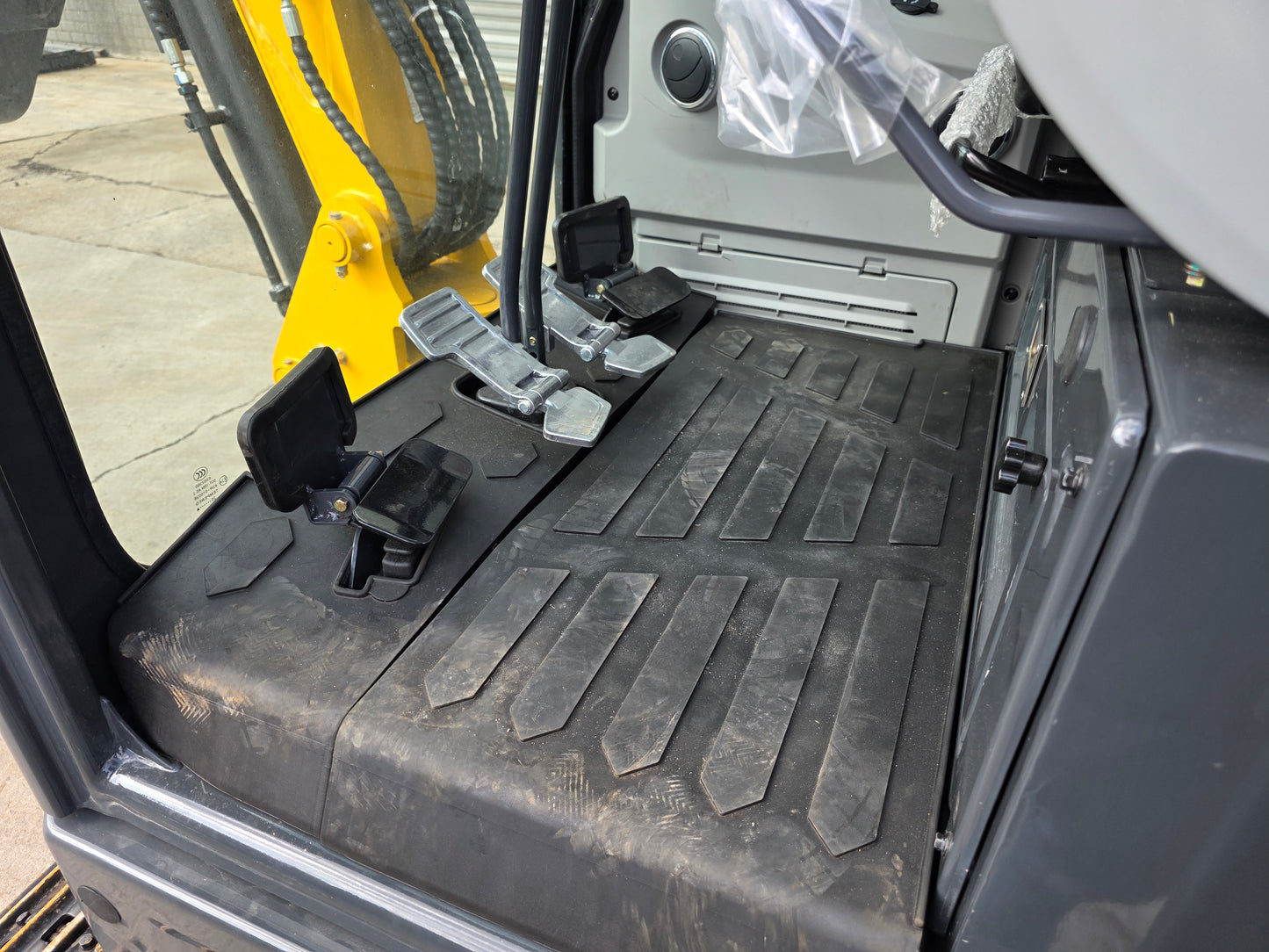 TYPHON NAGA 4.0 Mini Excavator 4-Ton Class with YANMAR 3TNV88F Engine, Zero Tail Swing, High Breakout Force, Advanced Hydraulics & Operator-Friendly Cabin