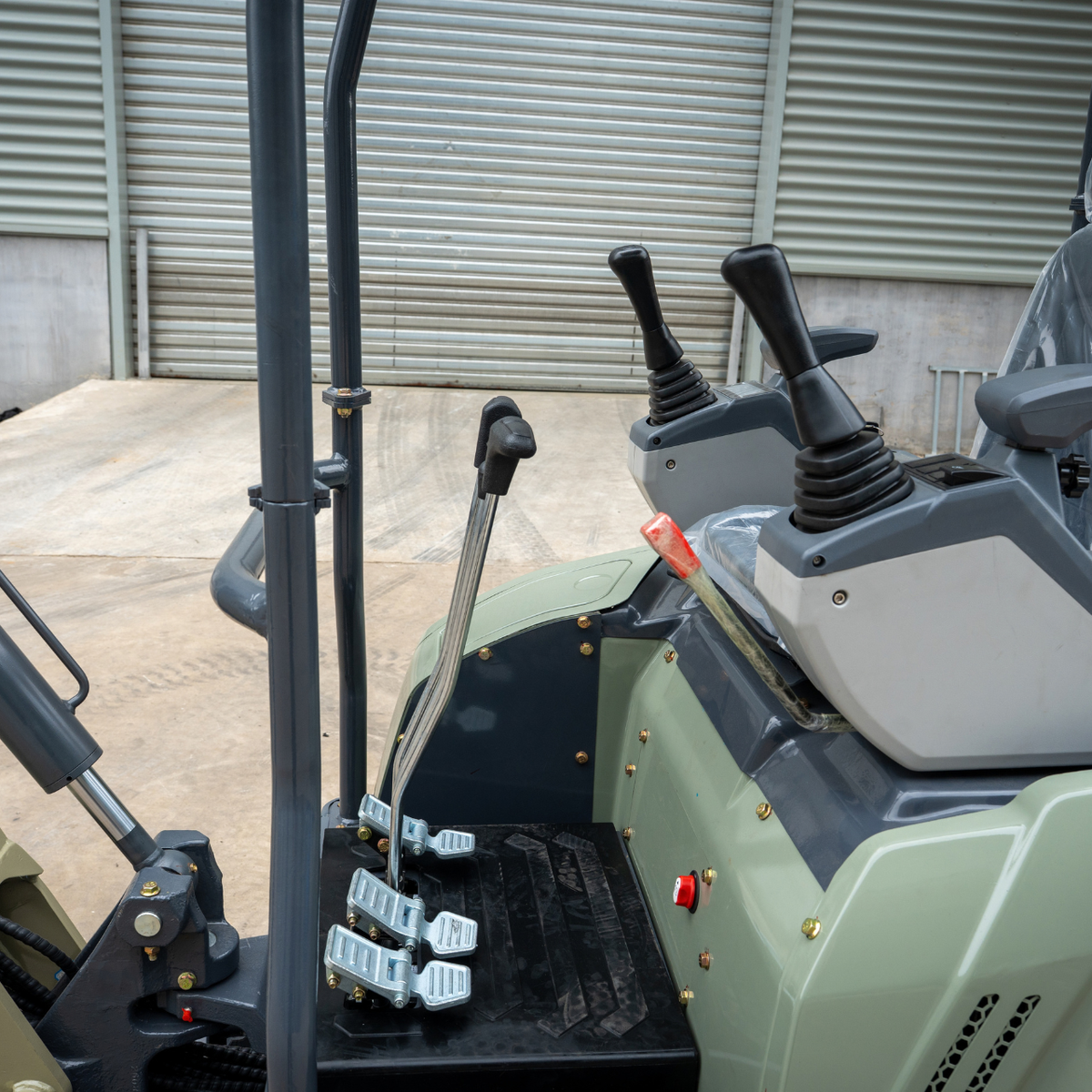 TYPHON TERROR XVII PRO 3,800 lb mini excavator with a Kubota D902 diesel engine, 360° swing, hydraulic thumb, and dozer blade.