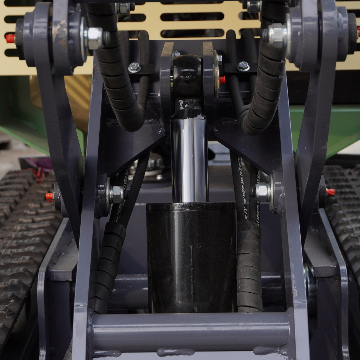 TYPHON ThunderDump Lift KONSTRUCTZ Series Compact Tracked Dumper Honda GX390, 2,205 lb Capacity