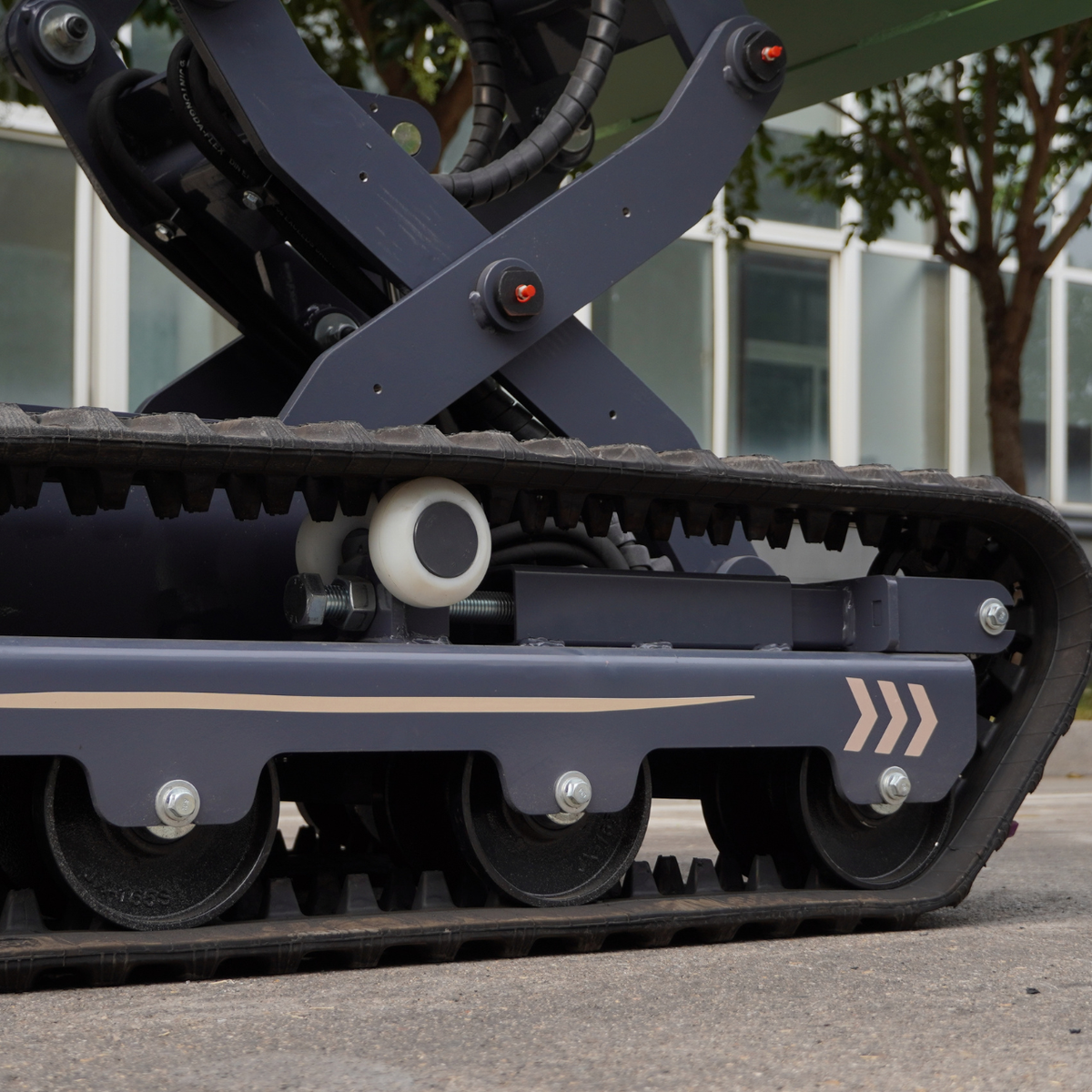 TYPHON ThunderDump Lift KONSTRUCTZ Series Compact Tracked Dumper Honda GX390, 2,205 lb Capacity