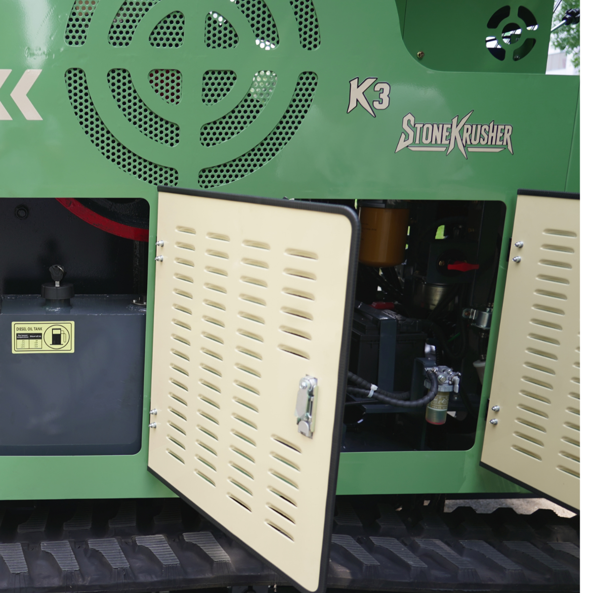 TYPHON STONEKRUSHER K3 Compact Tracked Jaw Crusher – 24.8HP Kubota Diesel  KONSTRUCTZ Series