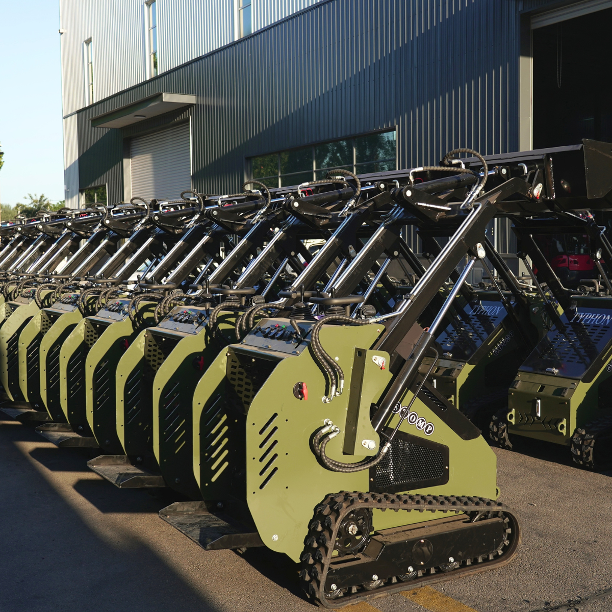 TYPHON STOMP 501 PRO Mini Skid Steer Loader – 23 HP V-Twin, Triangle Rubber Tracks (EPA Certified)