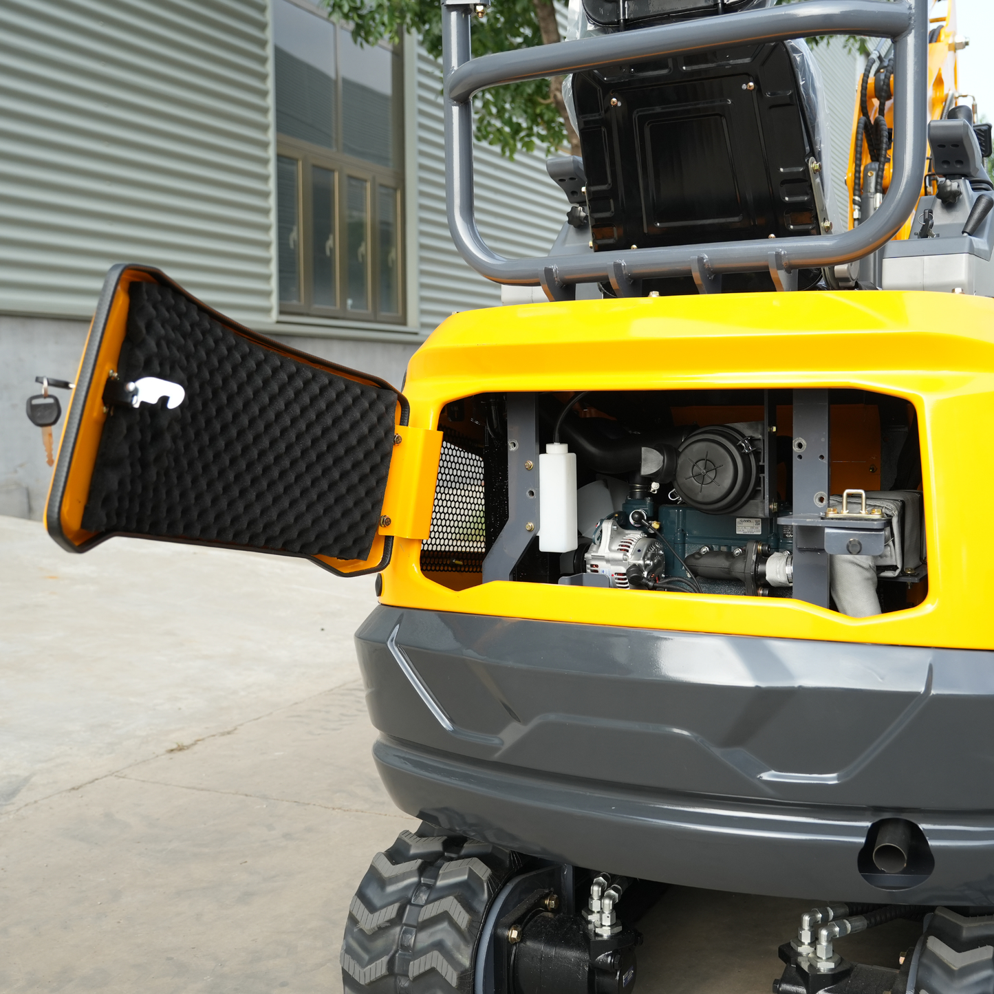 TYPHON TERROR XVII PRO Prestige Edition 4000 lb Mini Excavator Kubota D902 Diesel Engine Boom Swing Retractable Tracks  AC & Heater Hydraulic Thumb