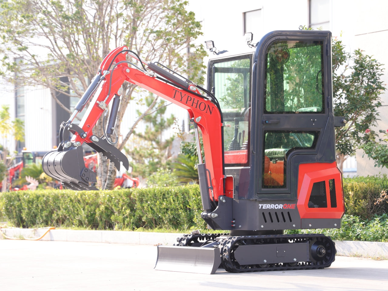 TYPHON TERROR ONE Mini Excavator – 1.1 Ton Trench Digger with Cabin, Hydraulic Thumb Clip, Hydraulic Oil Cooler, 13.5hp B&S Engine USA