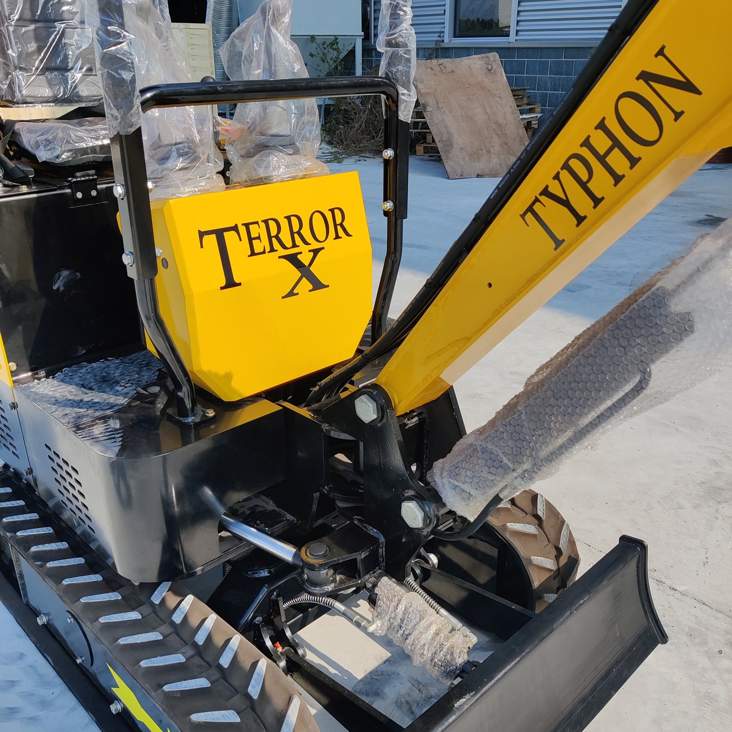 TYPHON TERROR X STORM Mini Excavator – 1 Ton Trench Digger with Canopy, 380mm Wide Bucket