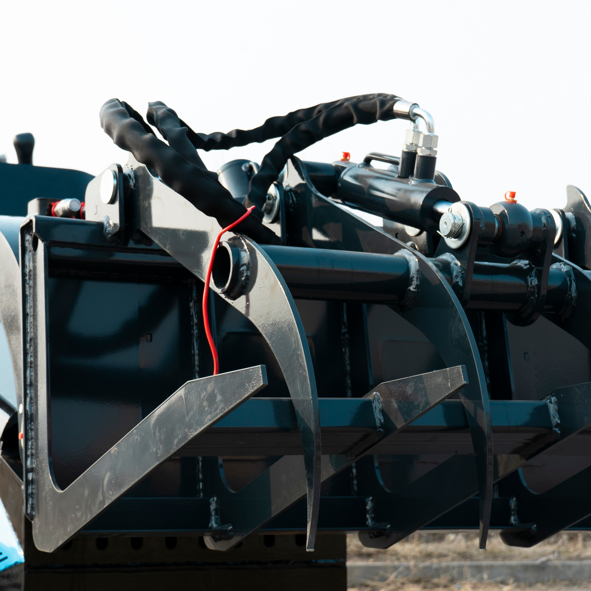 Hydraulic Log & Wood Grabber Attachment for Mini Skid Steer  Fits TYPHON STOMP X1300 & 509 - New Excavator For Sale