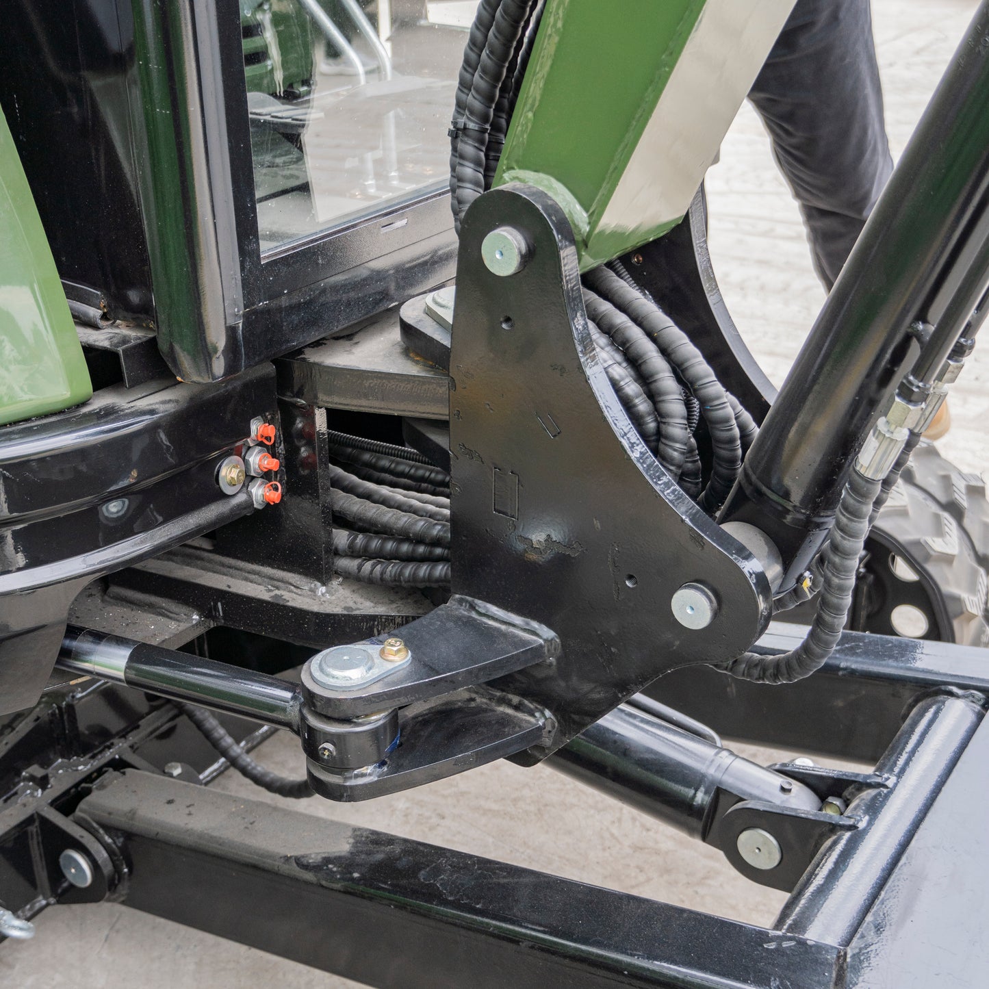 TYPHON TERROR XXV Prestige Mini Excavator 2.7Ton, Kubota D1105 25.1 HP, Comfortable Cabin with AC & Heater, Retractable Track, Boom Swing