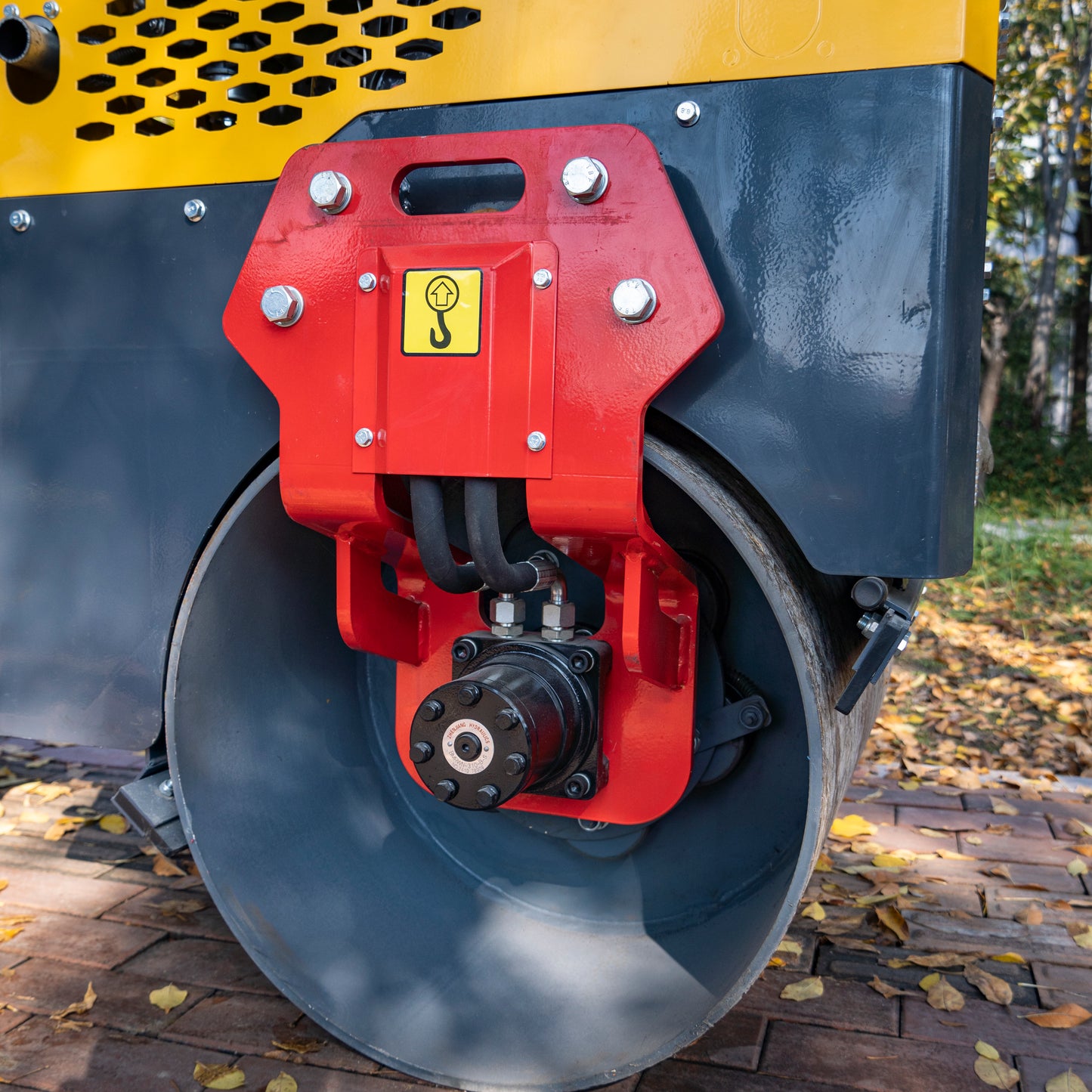 TYPHON Road Roller 10 – 1 Ton, 13.5 HP Briggs & Stratton, Hydraulic Drive, One-Key Vibration