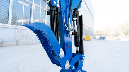 TYPHON TERROR XIX Prestige, 20.4 HP Kubota D902 4200lbs Mini Excavator with Boom Swing, Retractable Tracks, and Heater Cabin