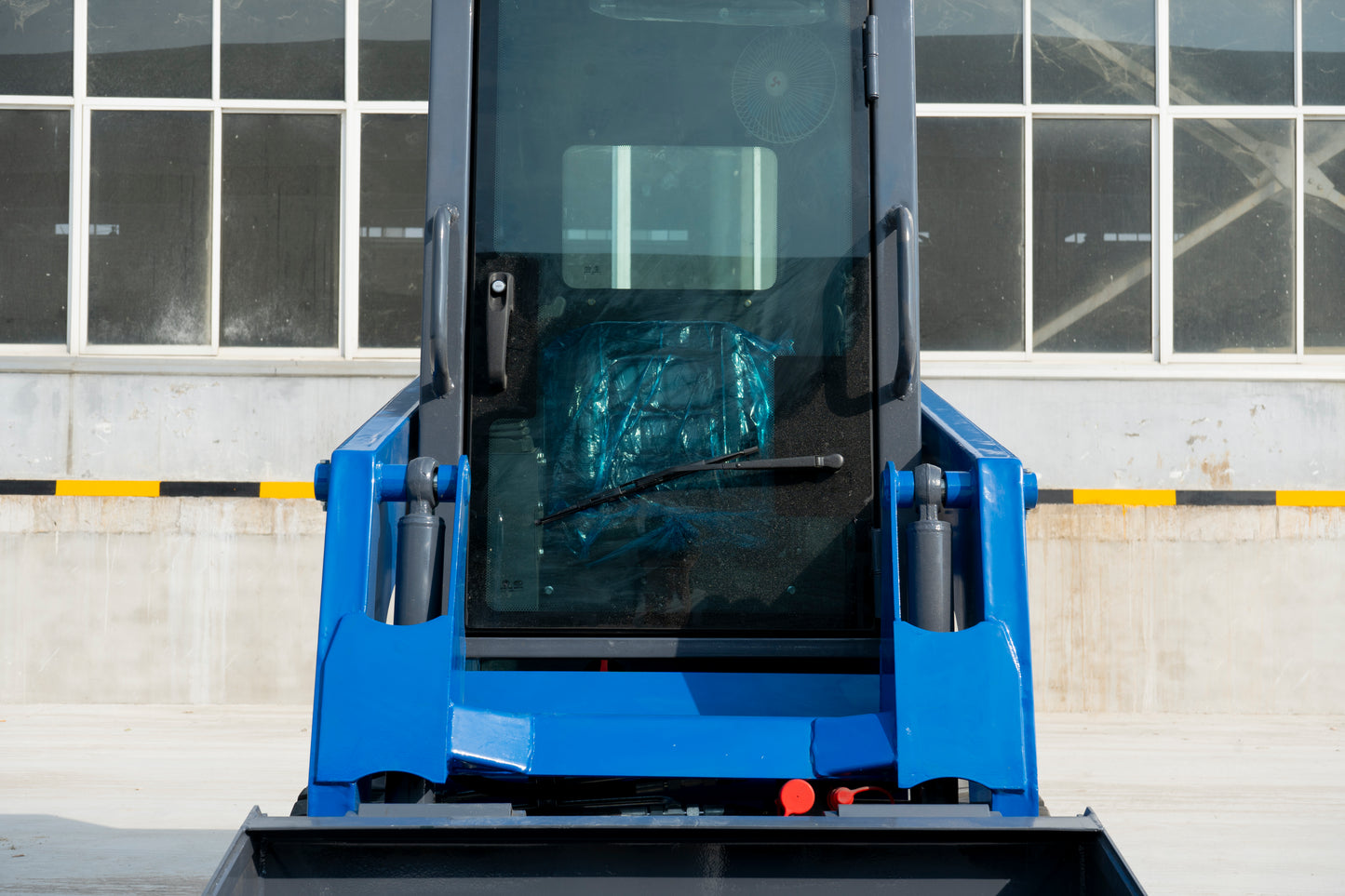 TYPHON STOMP 509 Mini Skid Steer 1.4ton with Kubota D1105  25hp  water cooled 4-Cycle Diesel engine