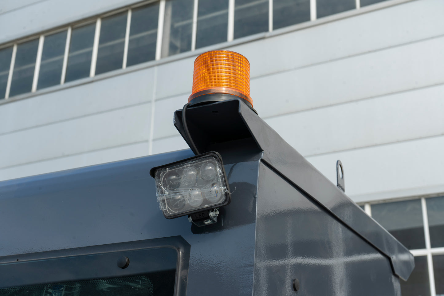 TYPHON STOMP 509 Mini Skid Steer 1.4ton with Kubota D1105  25hp  water cooled 4-Cycle Diesel engine